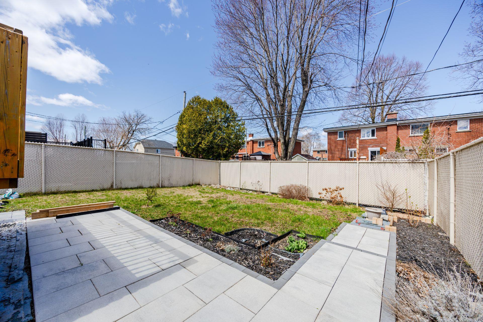 









101


Rue Hardisty

,
Châteauguay,




QC
J6J0B7

