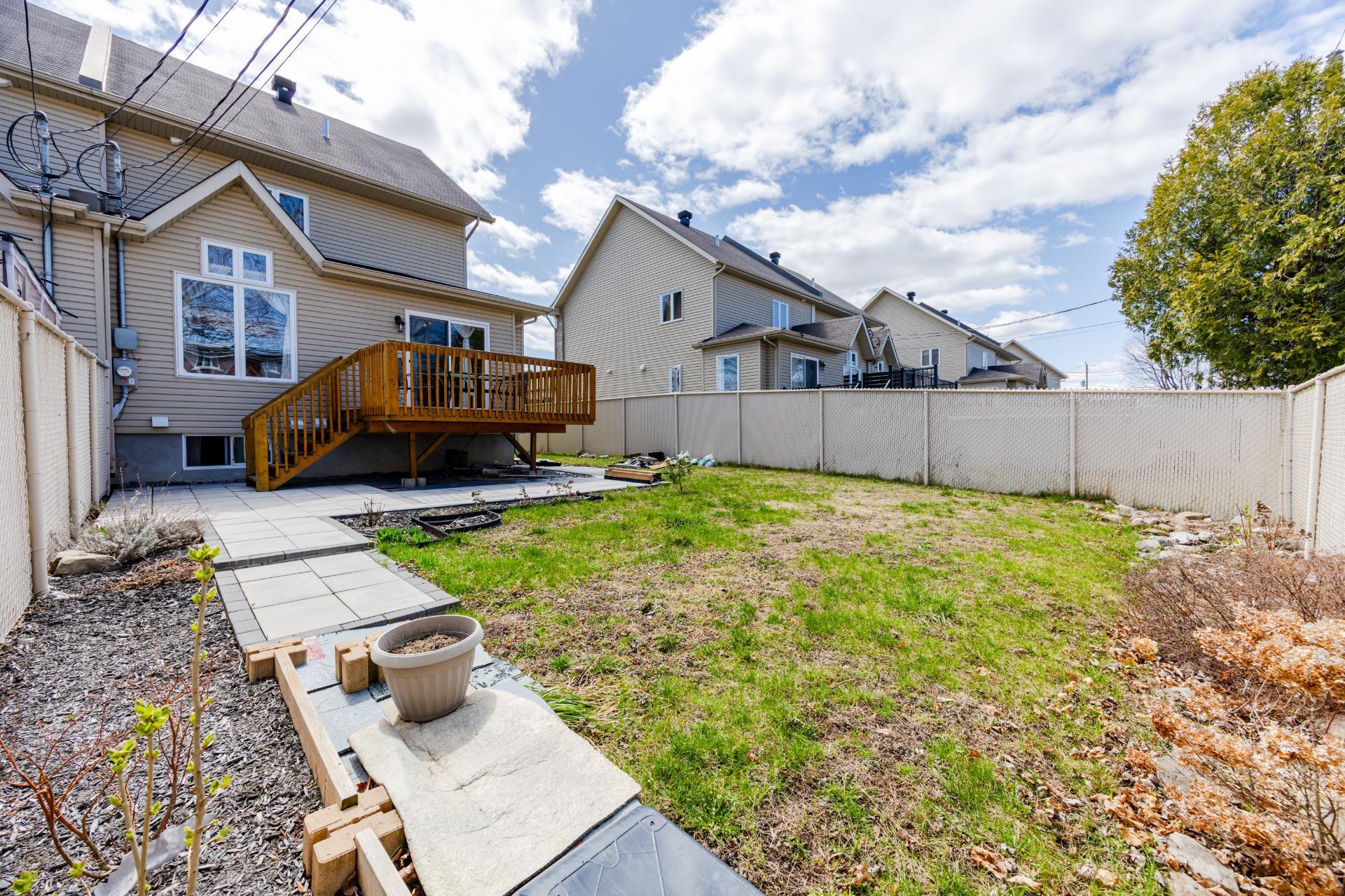 









101


Rue Hardisty

,
Châteauguay,




QC
J6J0B7

