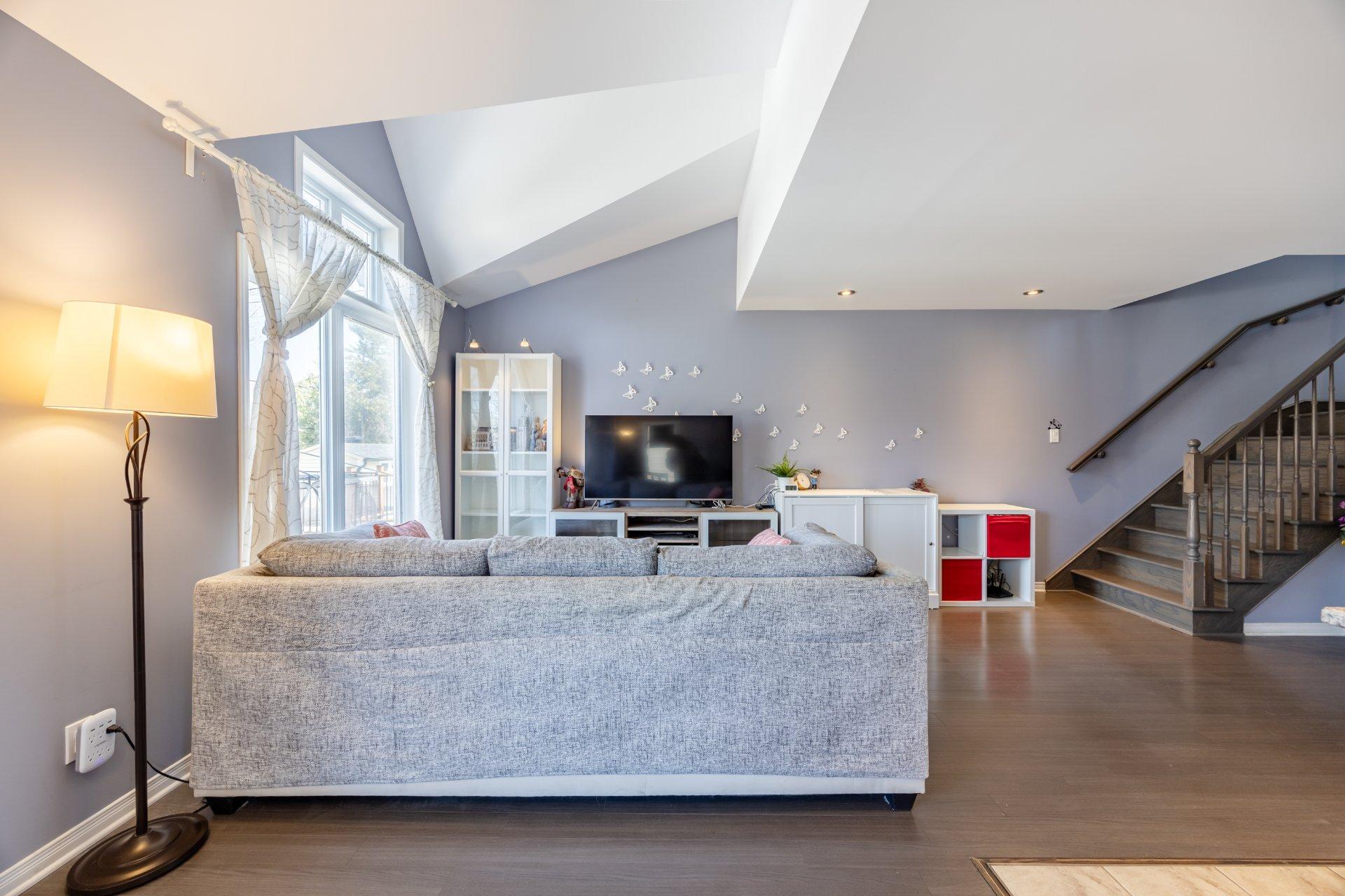 









101


Rue Hardisty

,
Châteauguay,




QC
J6J0B7

