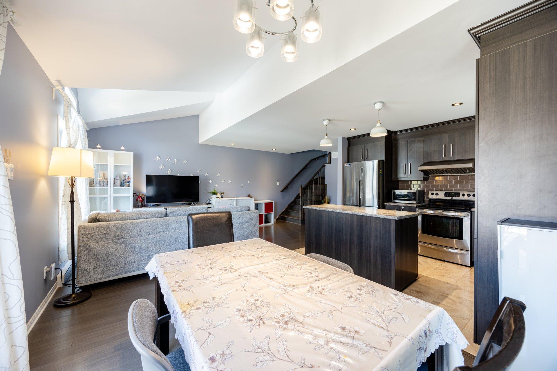 









101


Rue Hardisty

,
Châteauguay,




QC
J6J0B7


