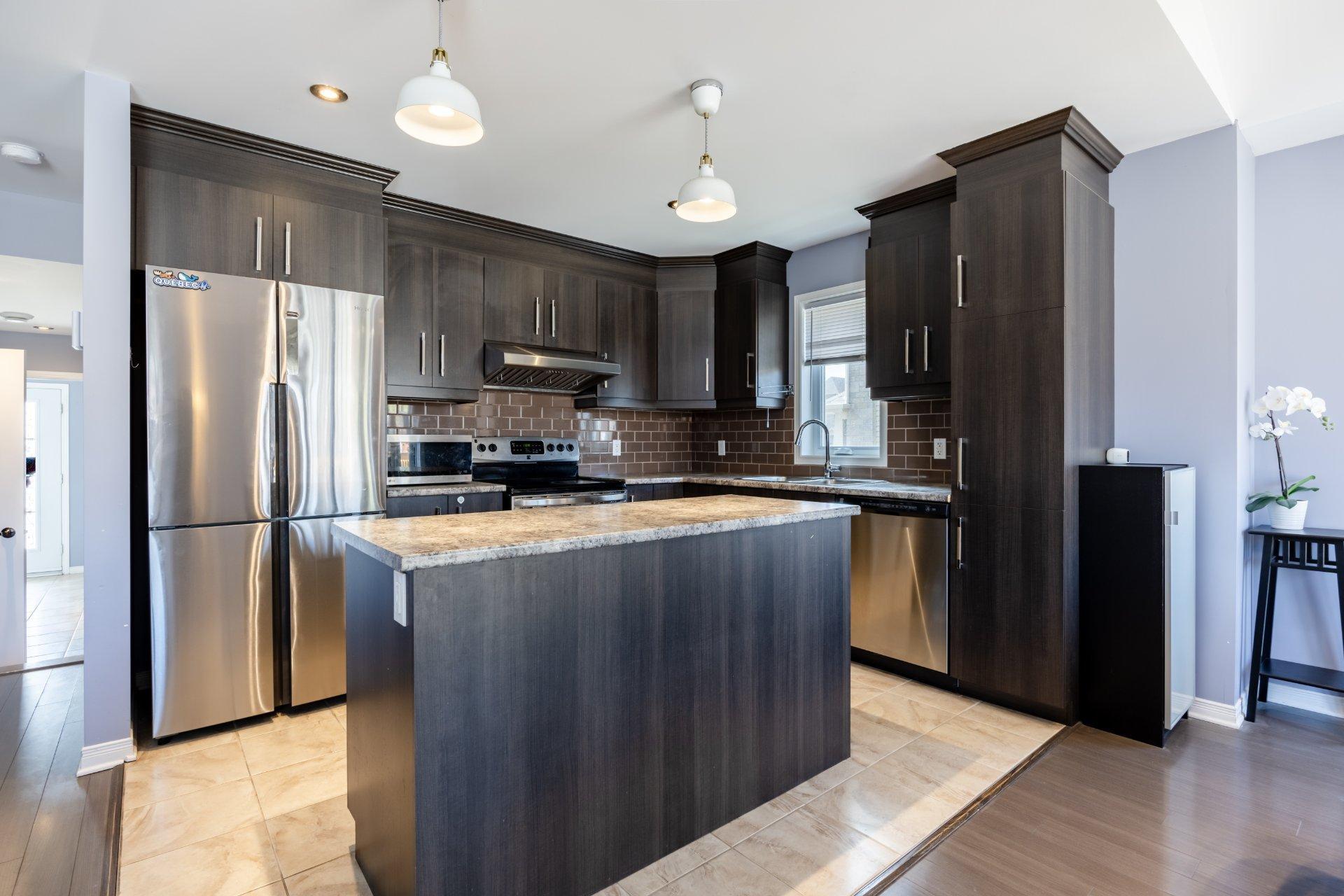 









101


Rue Hardisty

,
Châteauguay,




QC
J6J0B7

