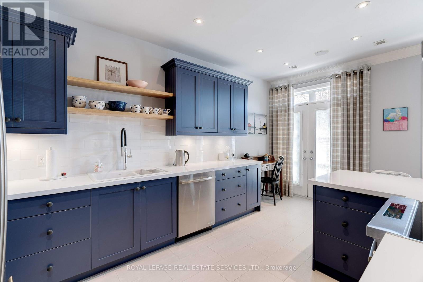 












339 RANDALL STREET

,
Oakville,




Ontario
L6J1R3

