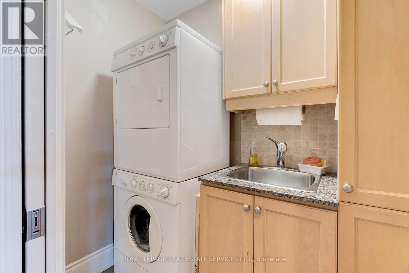 












339 RANDALL STREET

,
Oakville,




Ontario
L6J1R3

