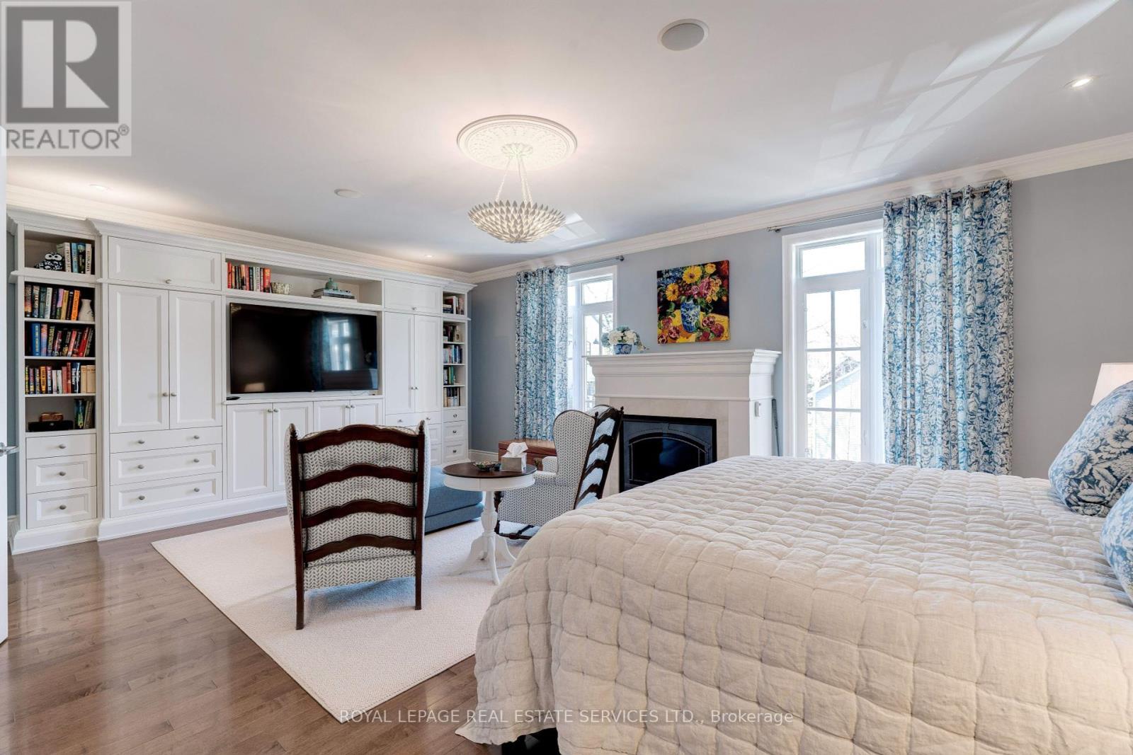 












339 RANDALL STREET

,
Oakville,




Ontario
L6J1R3


