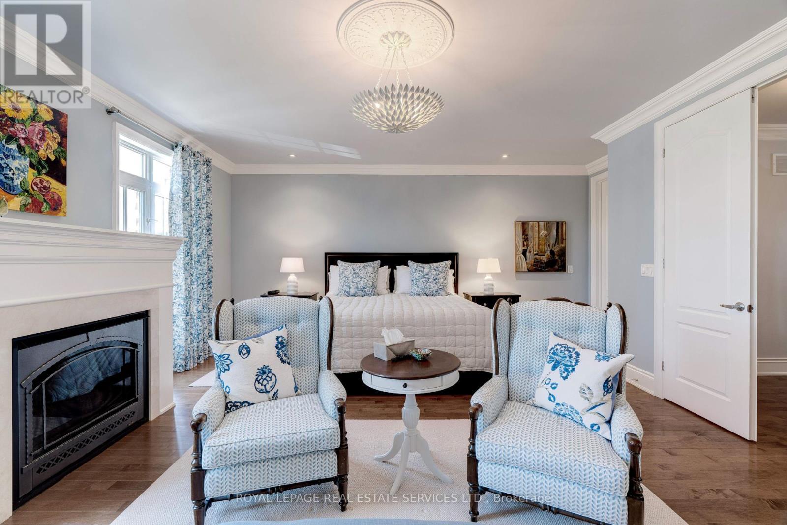 












339 RANDALL STREET

,
Oakville,




Ontario
L6J1R3

