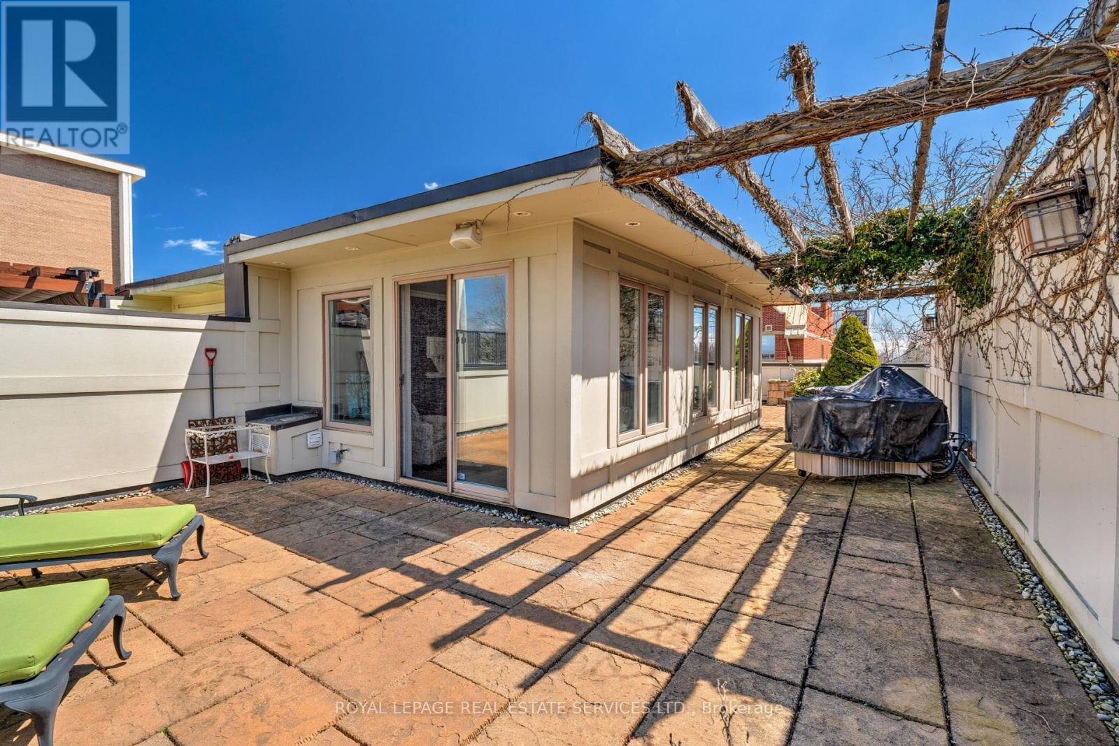 












339 RANDALL STREET

,
Oakville,




Ontario
L6J1R3


