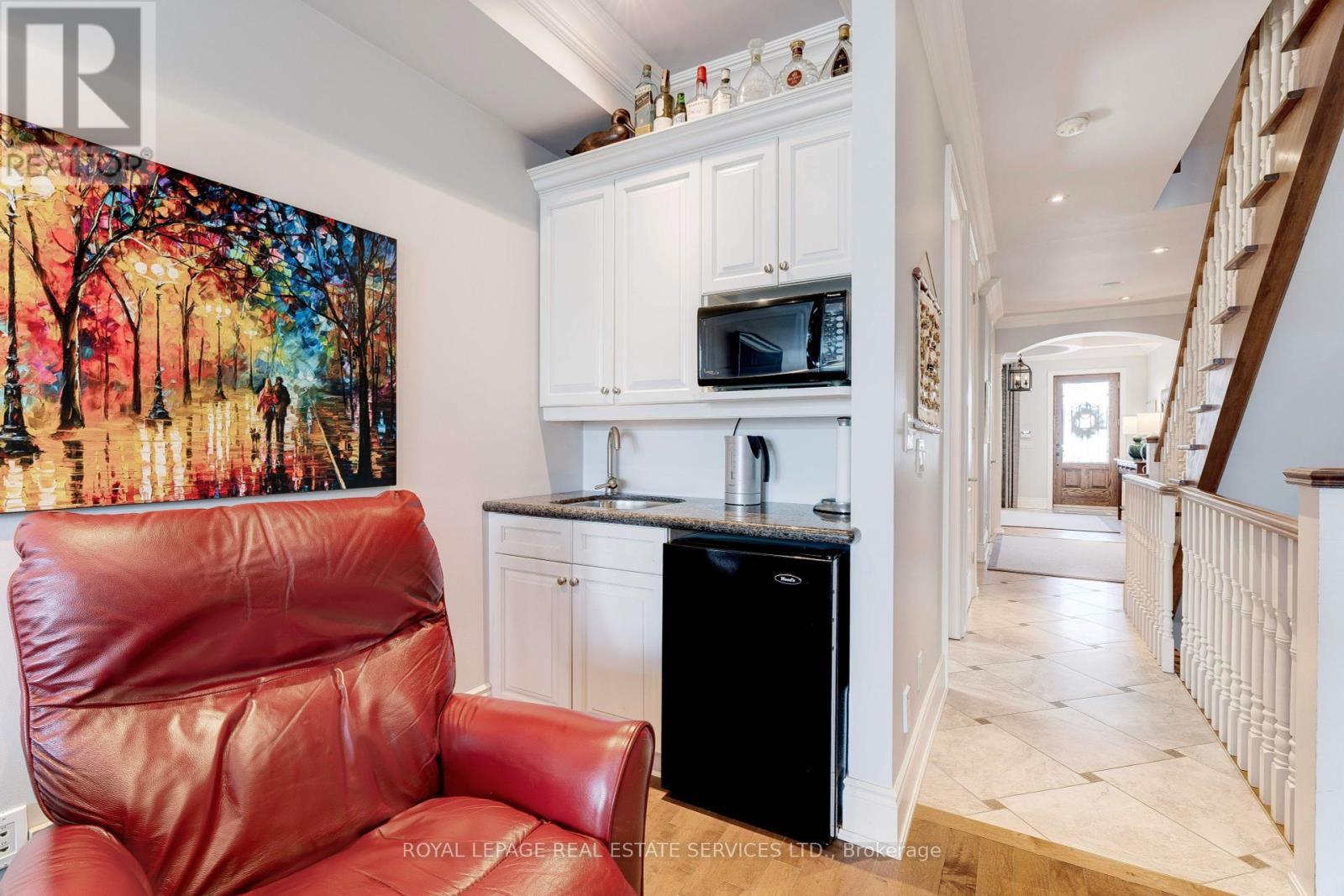 












339 RANDALL STREET

,
Oakville,




Ontario
L6J1R3

