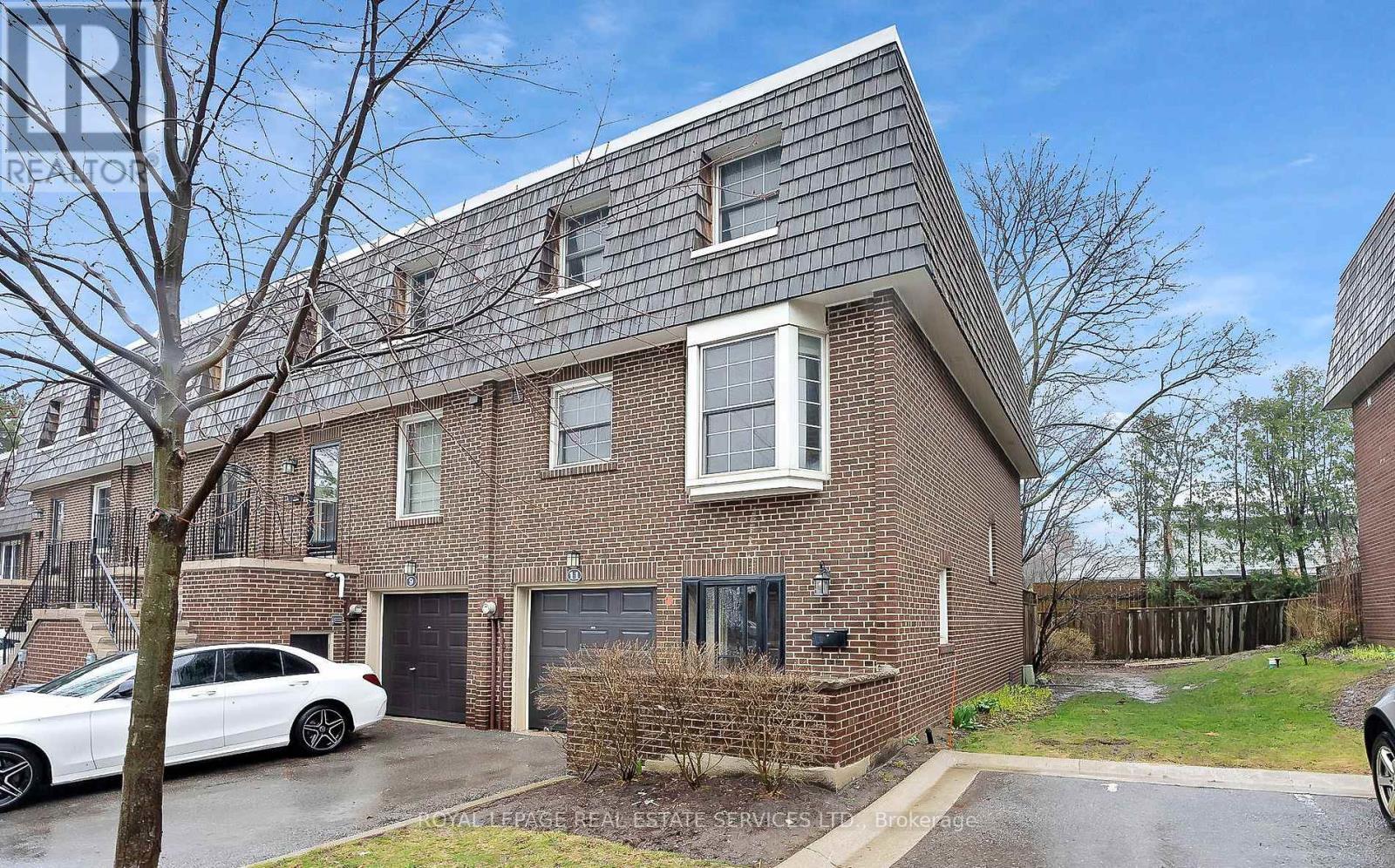












43 - 11 STONEDALE PLACEWAY

,
Toronto,




Ontario
M3B1W2

