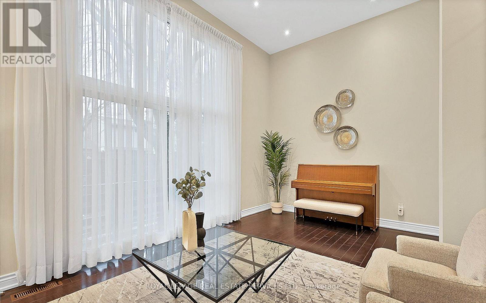 












43 - 11 STONEDALE PLACEWAY

,
Toronto,




Ontario
M3B1W2

