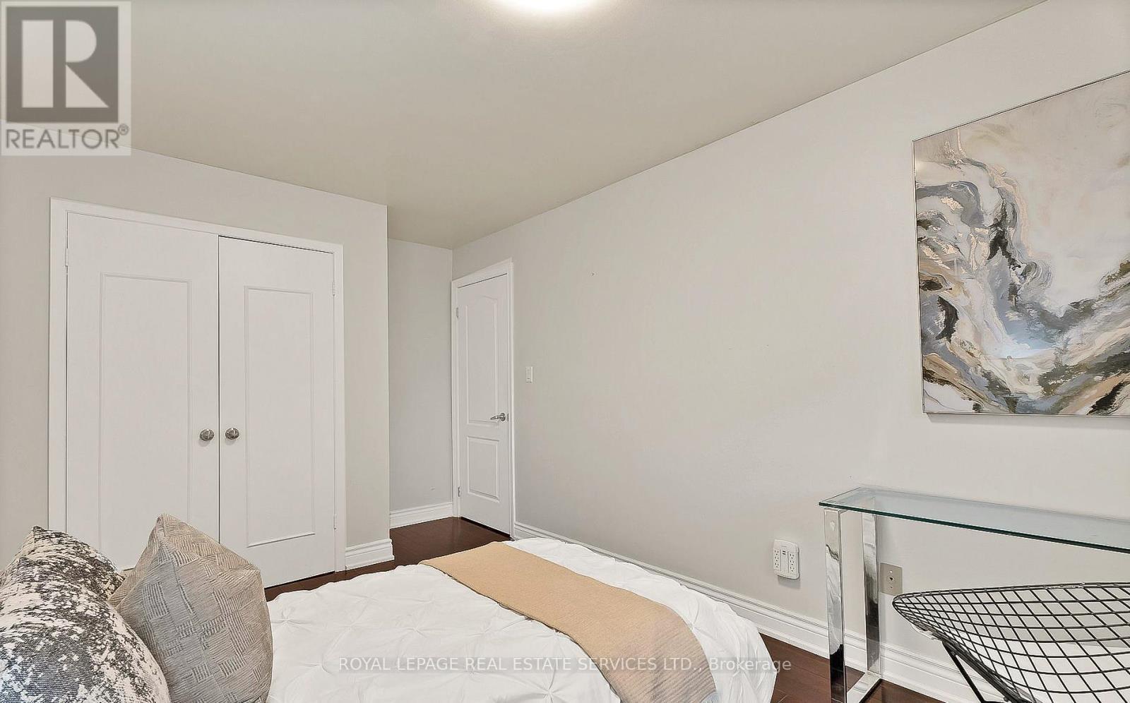 












43 - 11 STONEDALE PLACEWAY

,
Toronto,




Ontario
M3B1W2

