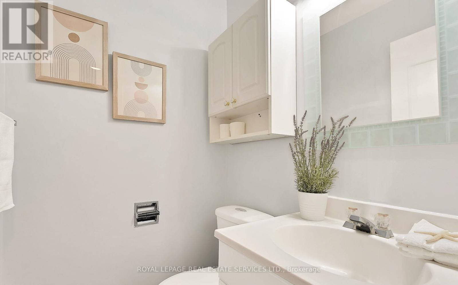 












43 - 11 STONEDALE PLACEWAY

,
Toronto,




Ontario
M3B1W2

