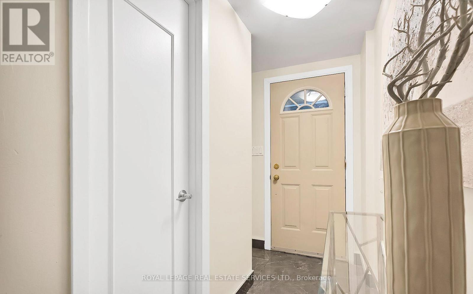 












43 - 11 STONEDALE PLACEWAY

,
Toronto,




Ontario
M3B1W2

