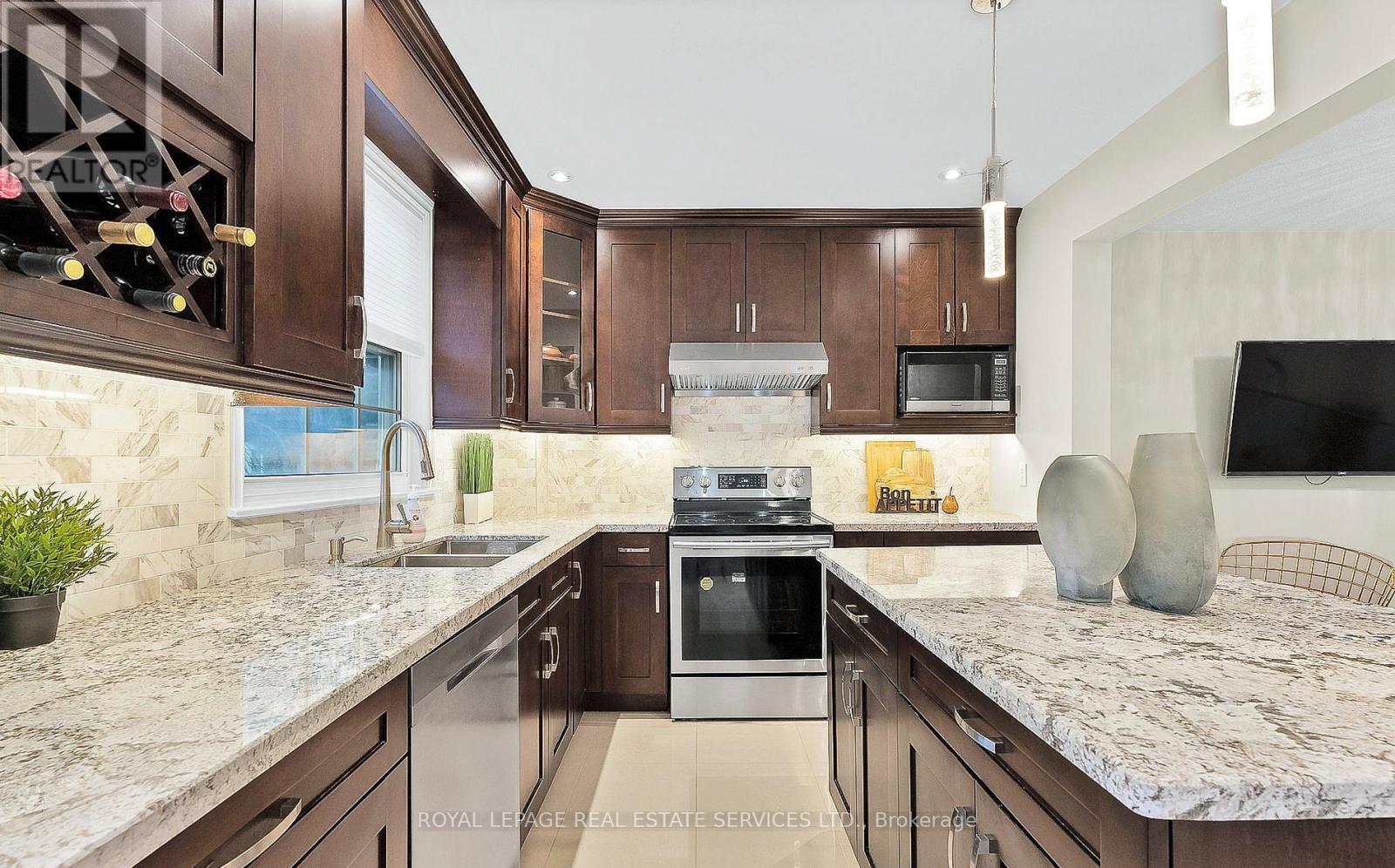 












43 - 11 STONEDALE PLACEWAY

,
Toronto,




Ontario
M3B1W2

