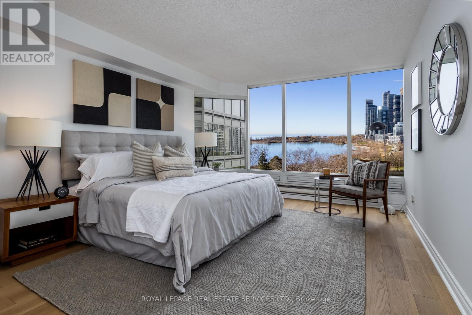 












809 - 1 PALACE PIER COURT

,
Toronto,




Ontario
M8V3W9

