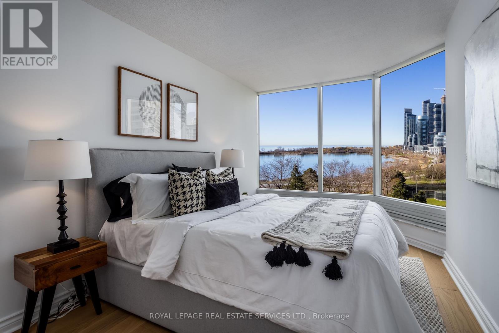 












809 - 1 PALACE PIER COURT

,
Toronto,




Ontario
M8V3W9

