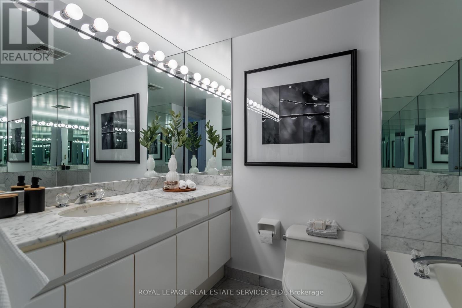 












809 - 1 PALACE PIER COURT

,
Toronto,




Ontario
M8V3W9

