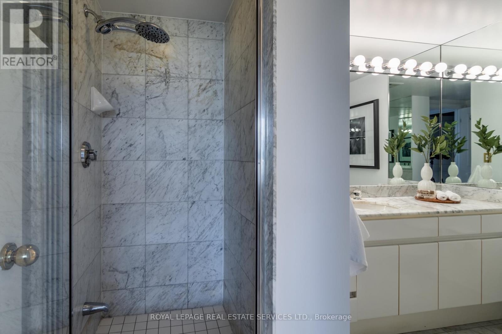 












809 - 1 PALACE PIER COURT

,
Toronto,




Ontario
M8V3W9

