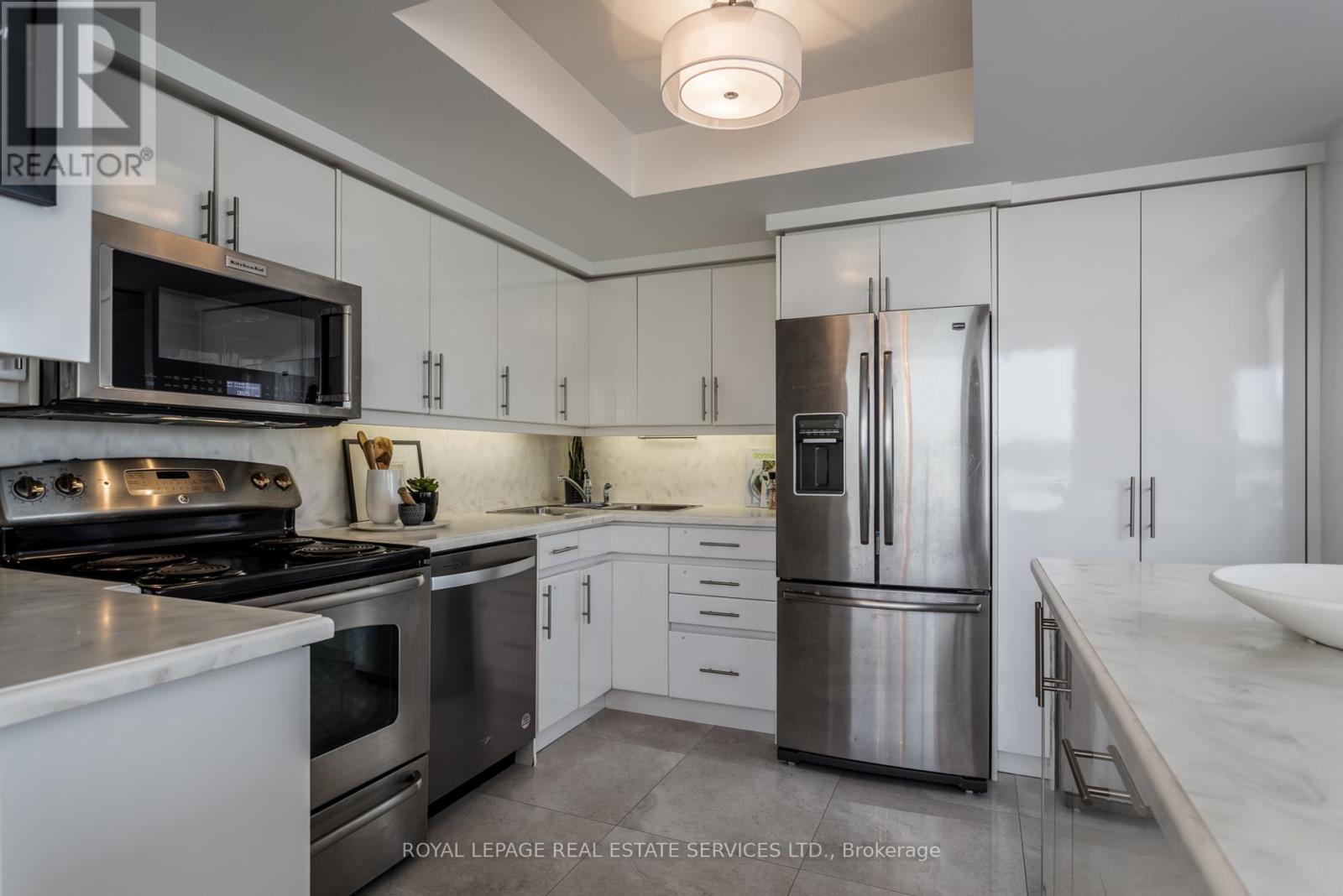 












809 - 1 PALACE PIER COURT

,
Toronto,




Ontario
M8V3W9

