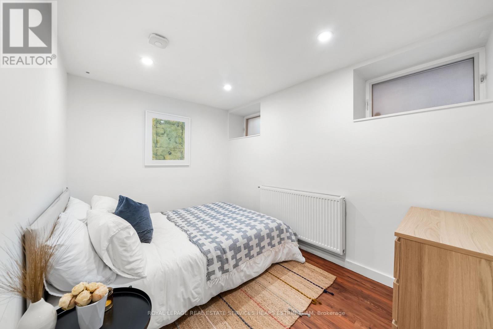 












LOWER - 392 MARKHAM STREET

,
Toronto,




Ontario
M6G2K9

