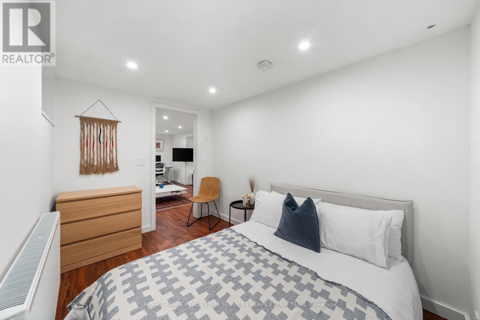 












LOWER - 392 MARKHAM STREET

,
Toronto,




Ontario
M6G2K9

