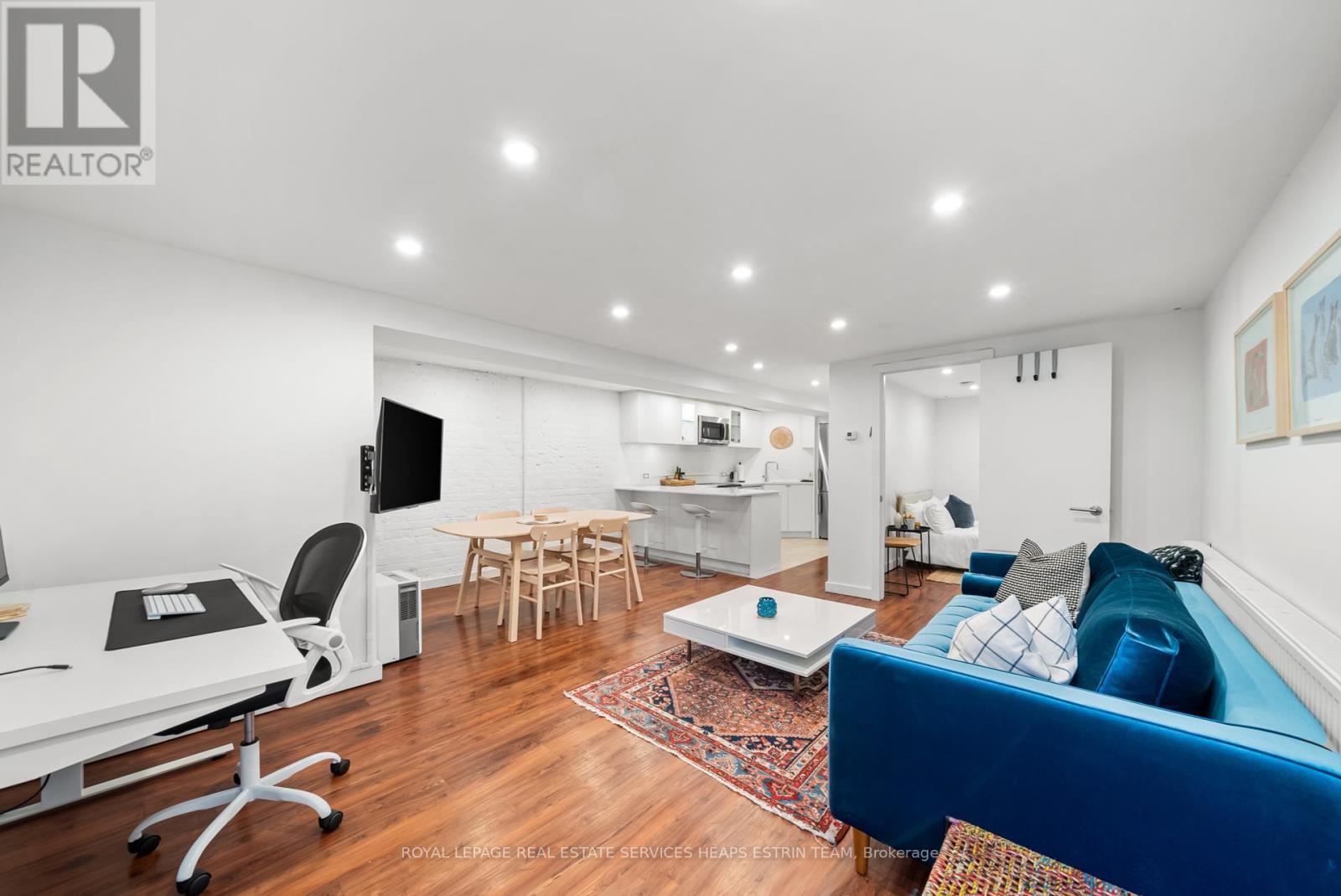 












LOWER - 392 MARKHAM STREET

,
Toronto,




Ontario
M6G2K9

