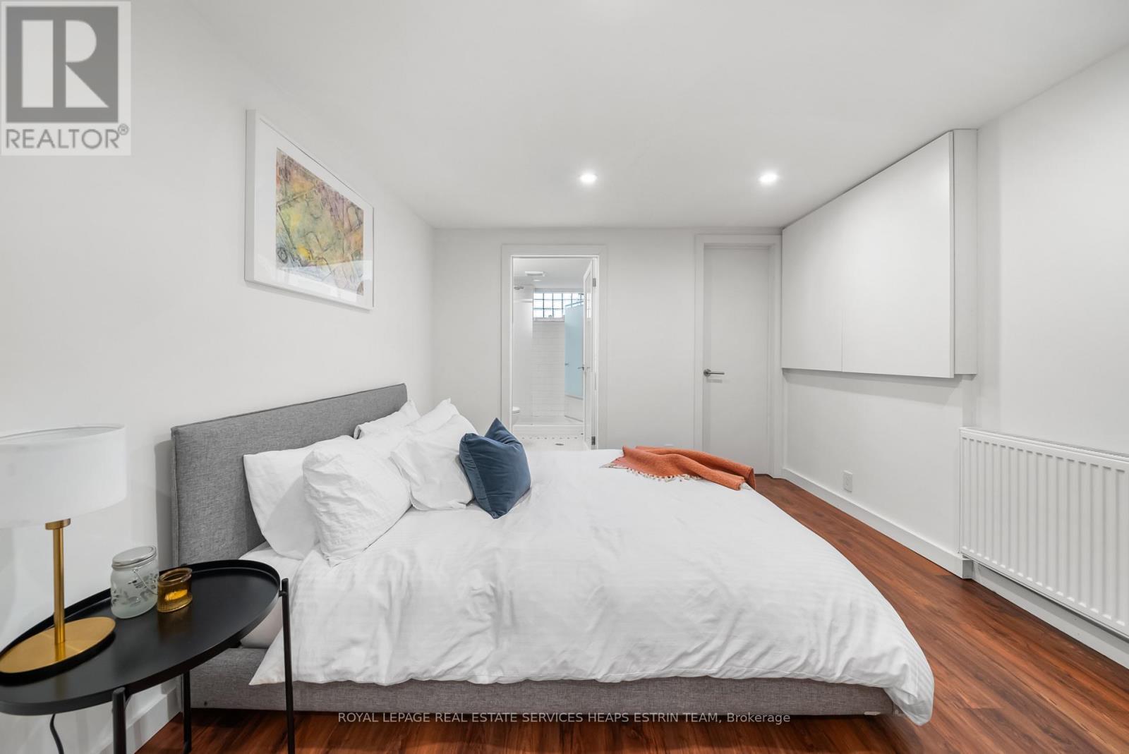 












LOWER - 392 MARKHAM STREET

,
Toronto,




Ontario
M6G2K9

