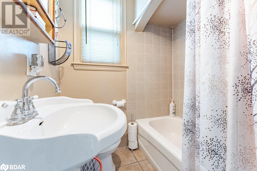 












60 CAMERON Avenue S

,
Hamilton,




Ontario
L8K2X2

