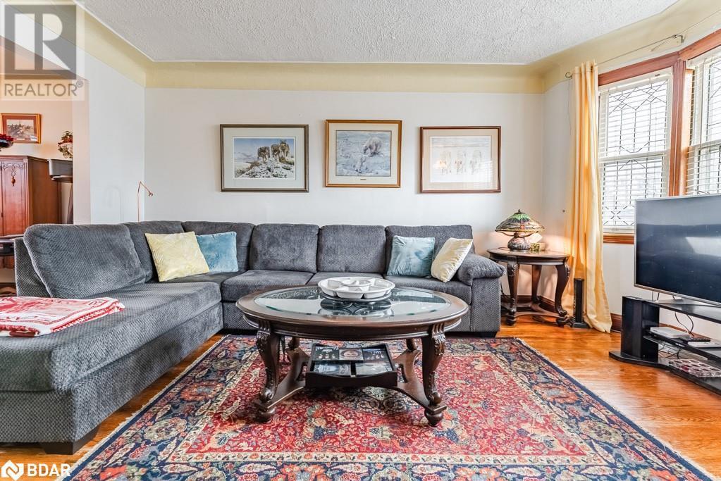 












60 CAMERON Avenue S

,
Hamilton,




Ontario
L8K2X2

