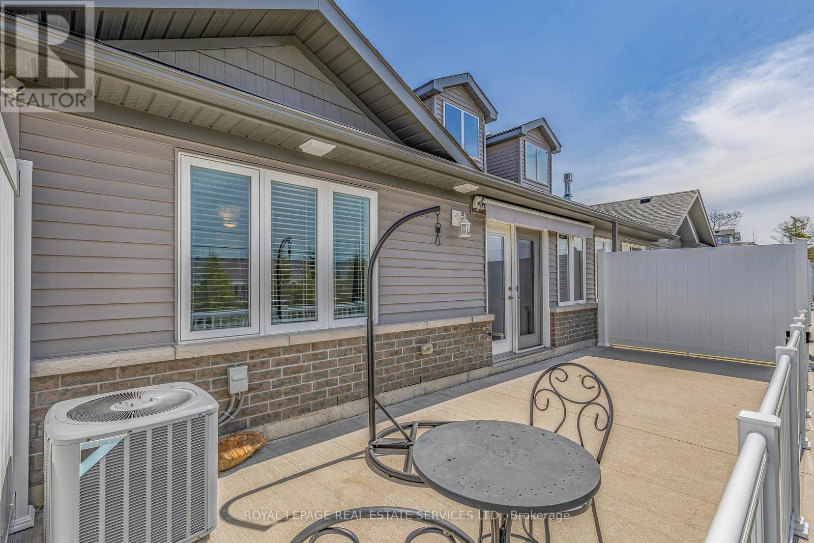 












2 IVY CRESCENT

,
Wasaga Beach,




Ontario
L9Z0H8

