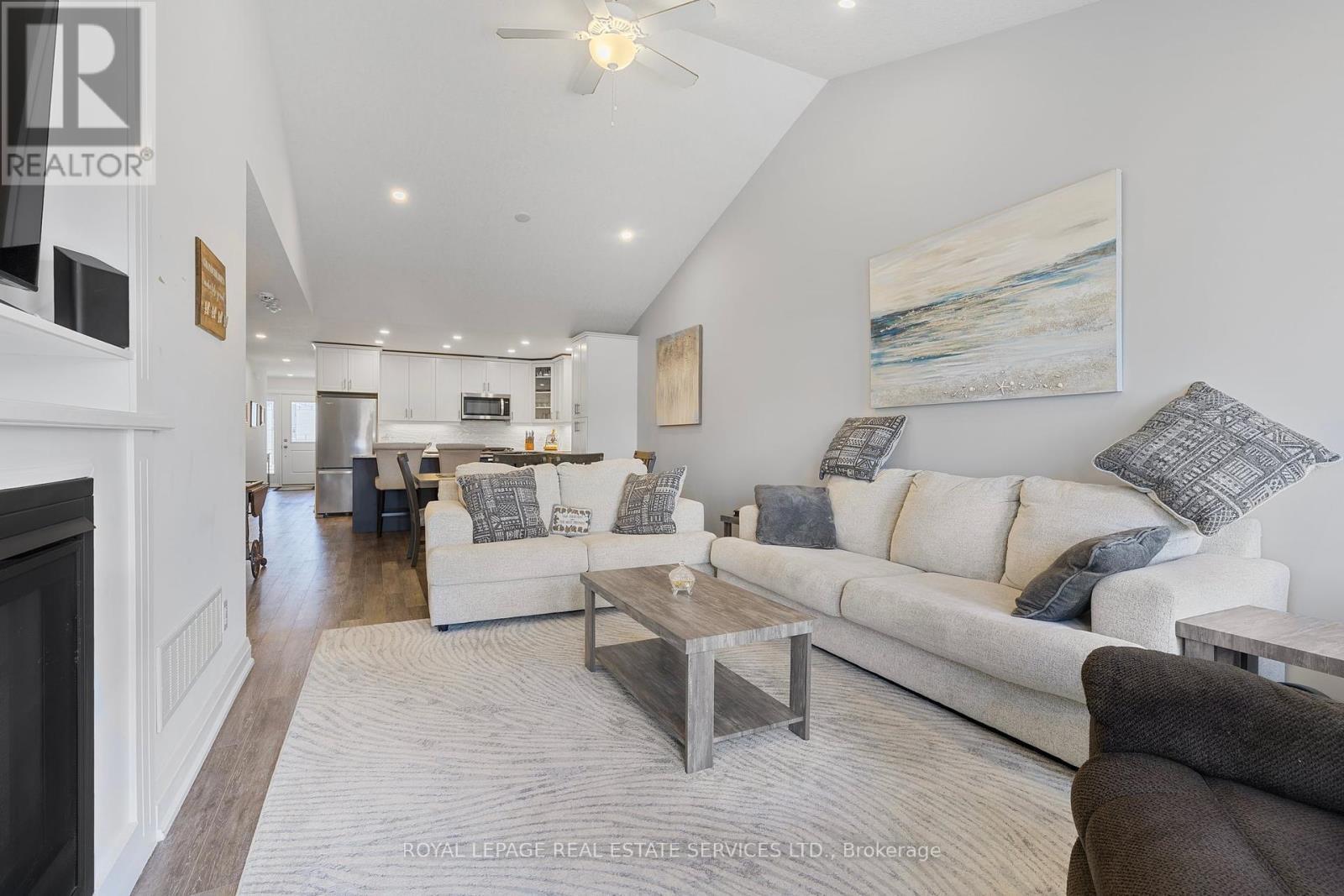 












2 IVY CRESCENT

,
Wasaga Beach,




Ontario
L9Z0H8

