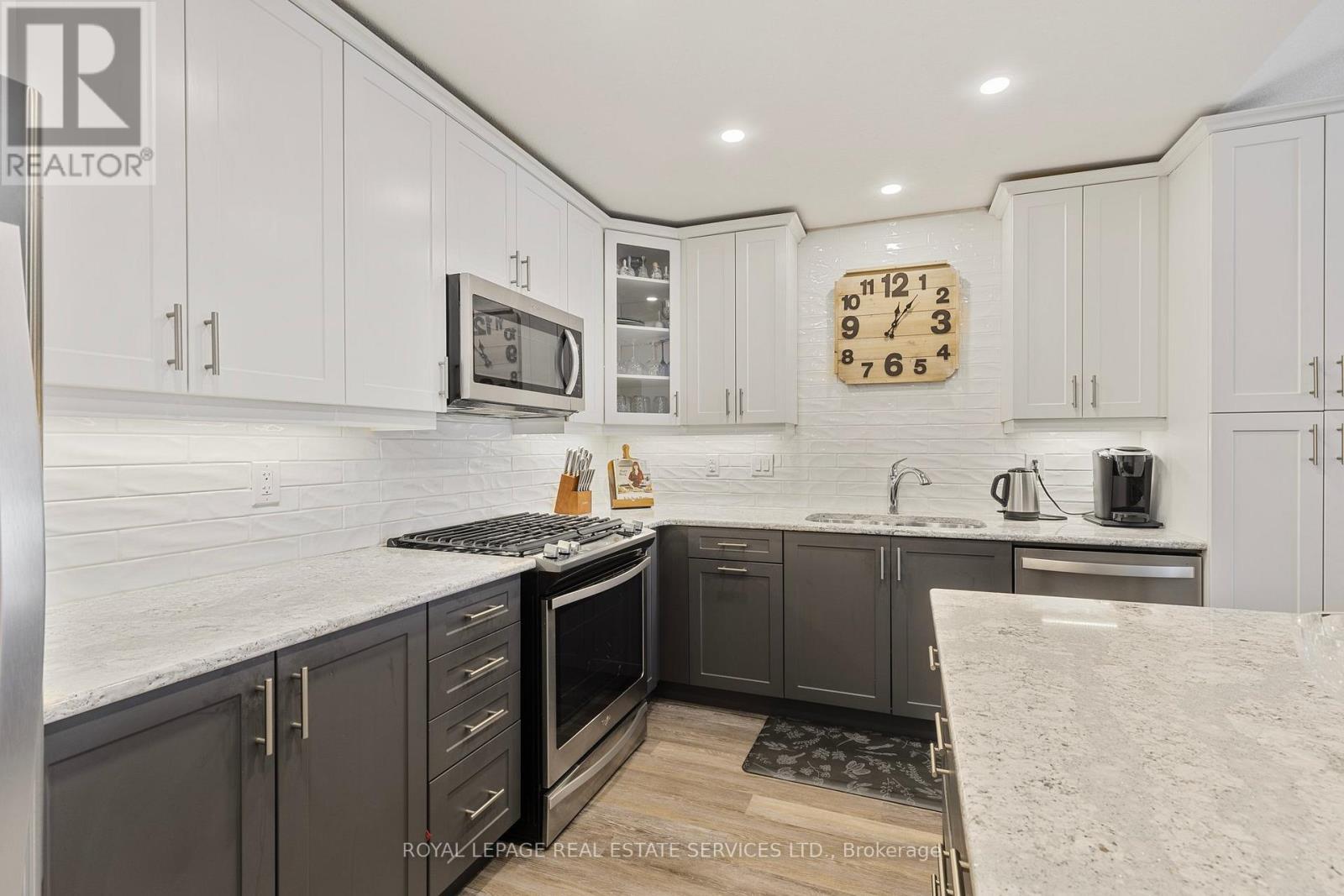 












2 IVY CRESCENT

,
Wasaga Beach,




Ontario
L9Z0H8

