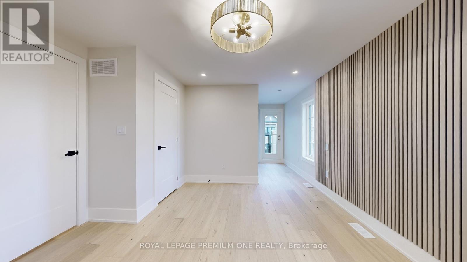 












17 - 2031 MATTEER COURT

,
Innisfil,




Ontario
L9S4T9

