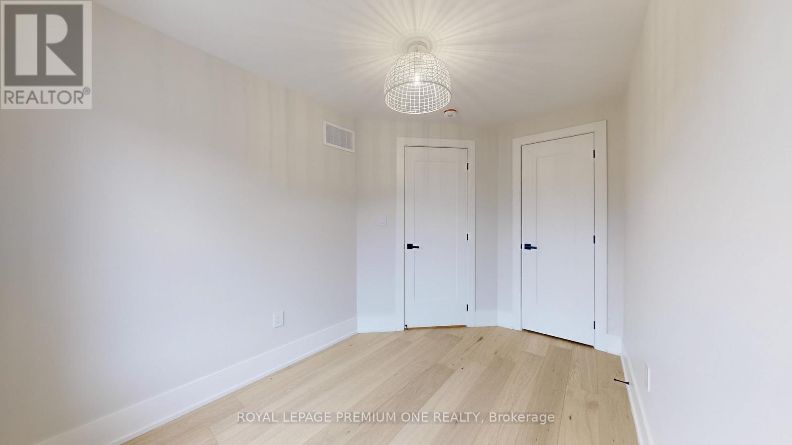 












17 - 2031 MATTEER COURT

,
Innisfil,




Ontario
L9S4T9

