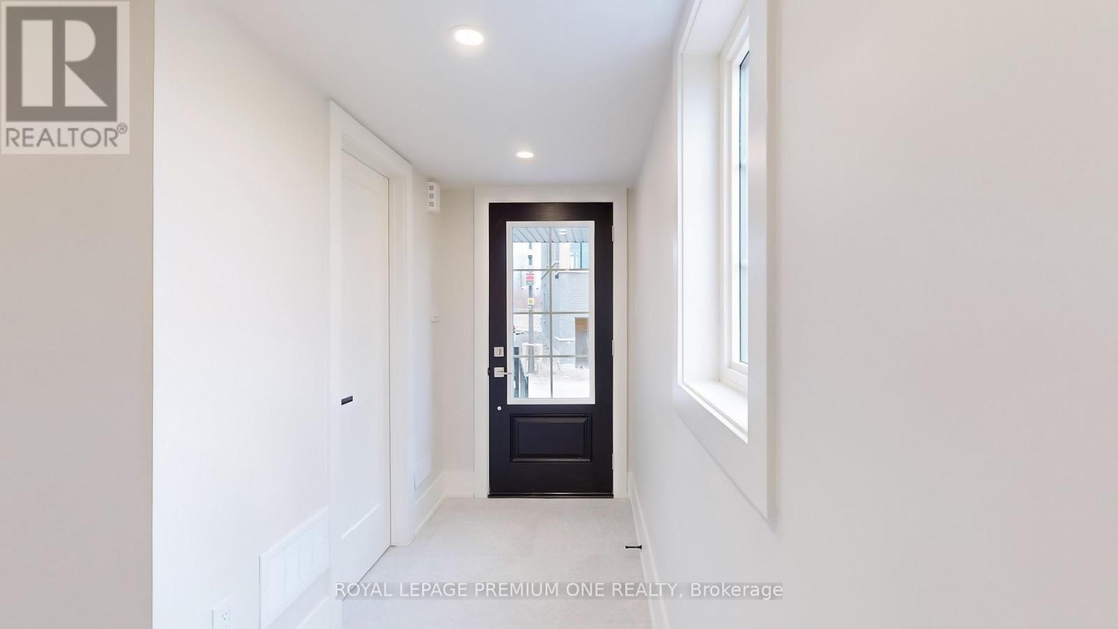 












17 - 2031 MATTEER COURT

,
Innisfil,




Ontario
L9S4T9

