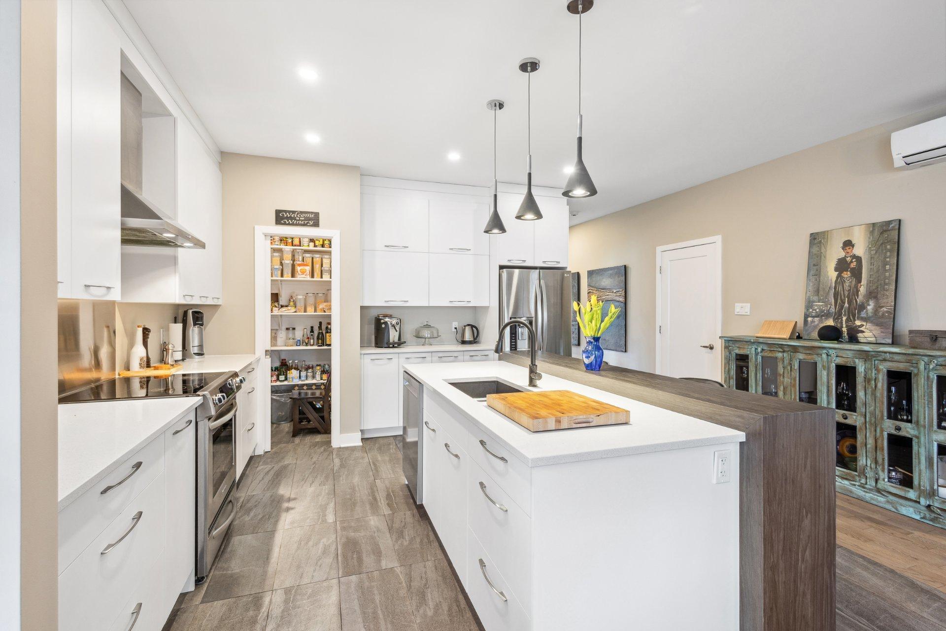 









100


Av. de l'Ail-des-Bois

,
Magog,




QC
J1X0X6

