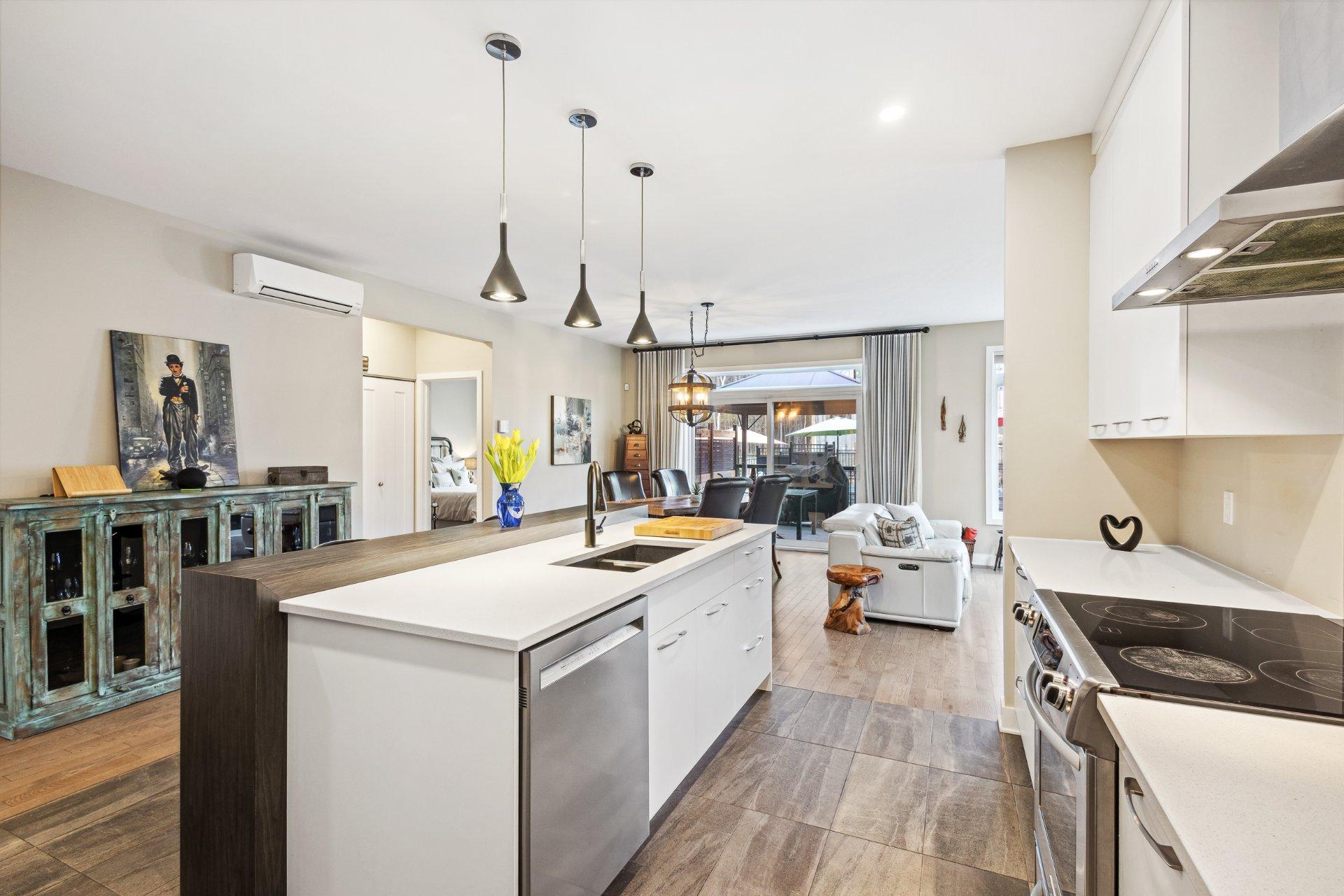 









100


Av. de l'Ail-des-Bois

,
Magog,




QC
J1X0X6

