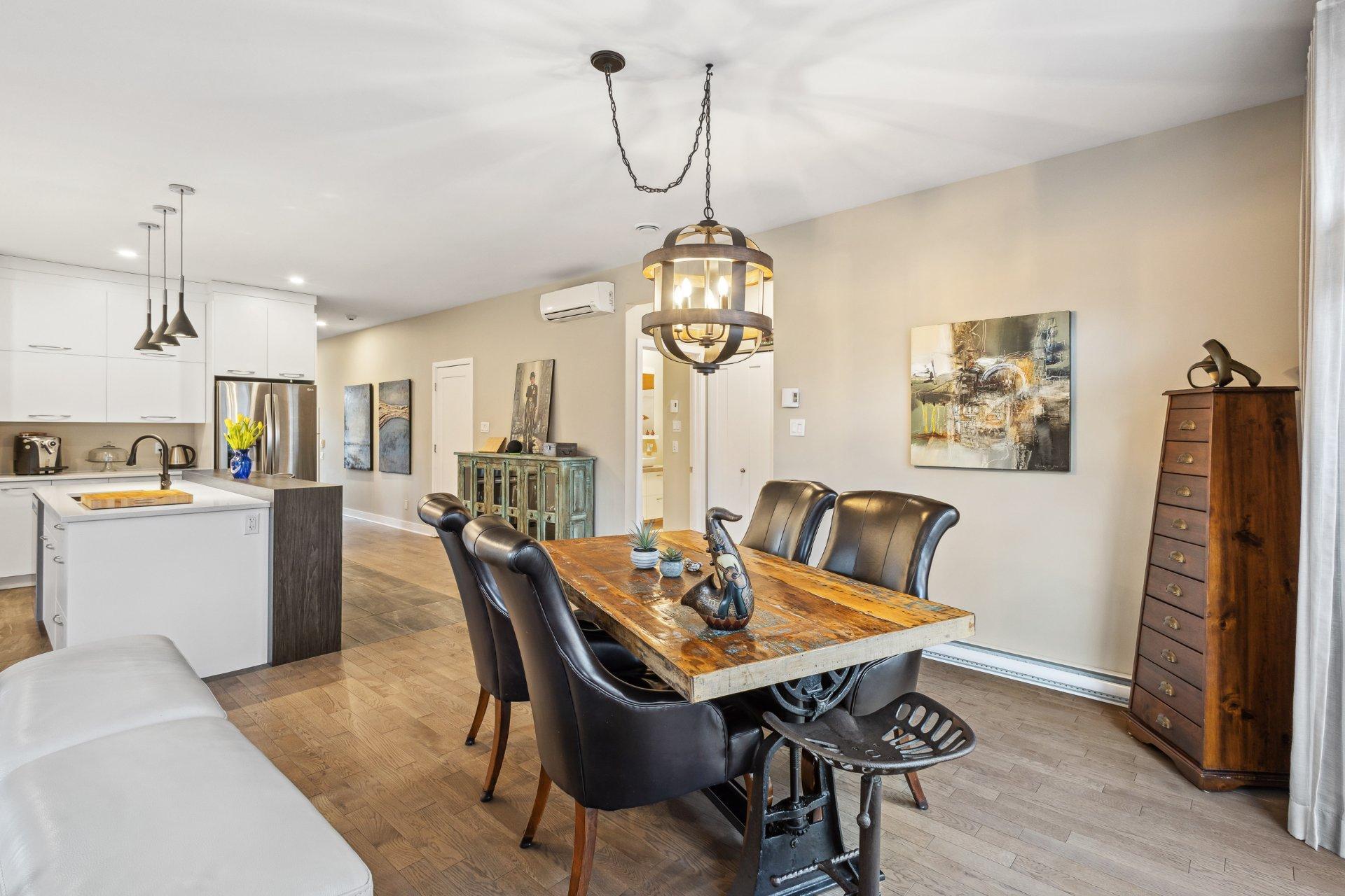









100


Av. de l'Ail-des-Bois

,
Magog,




QC
J1X0X6

