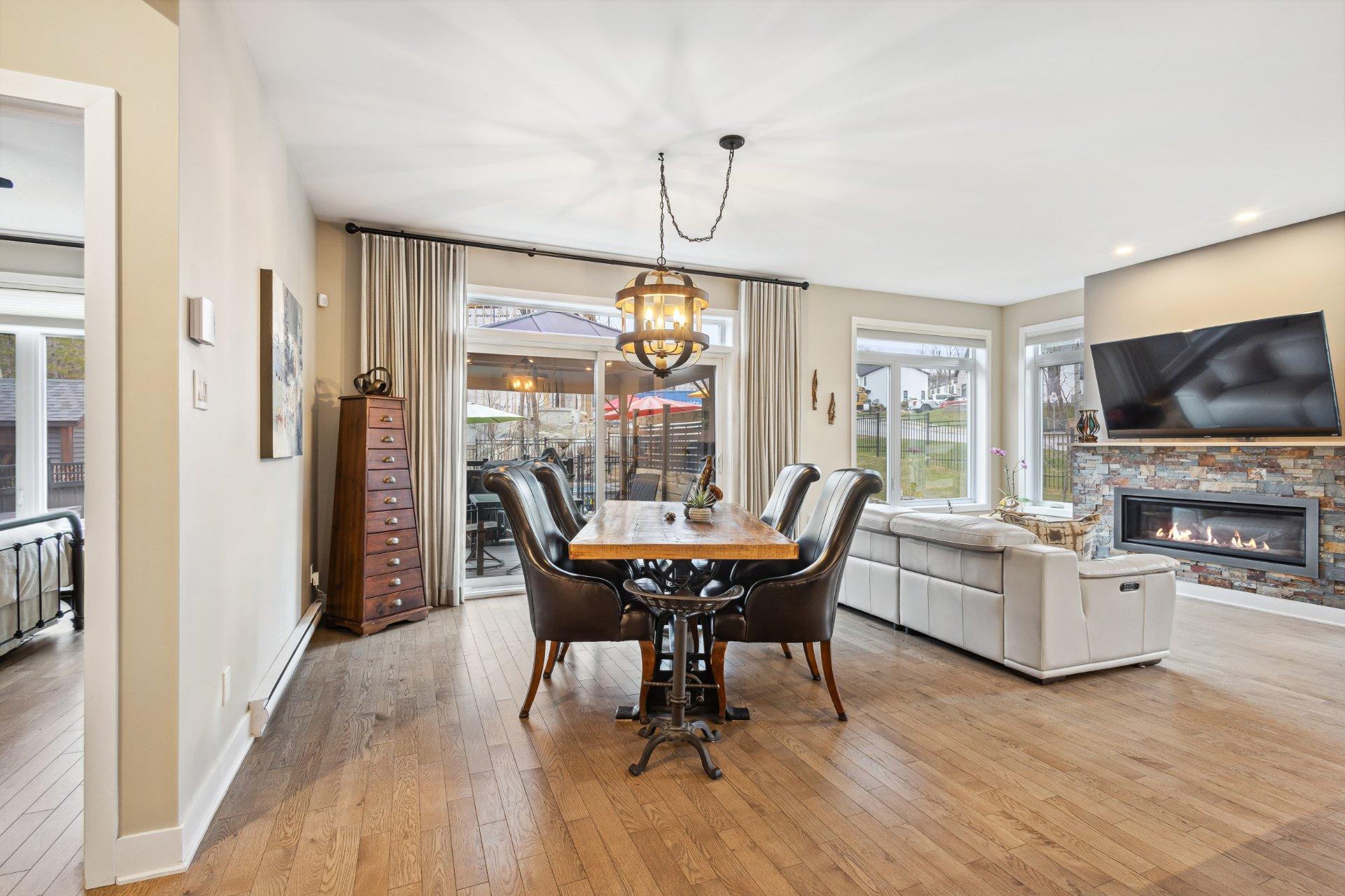 









100


Av. de l'Ail-des-Bois

,
Magog,




QC
J1X0X6

