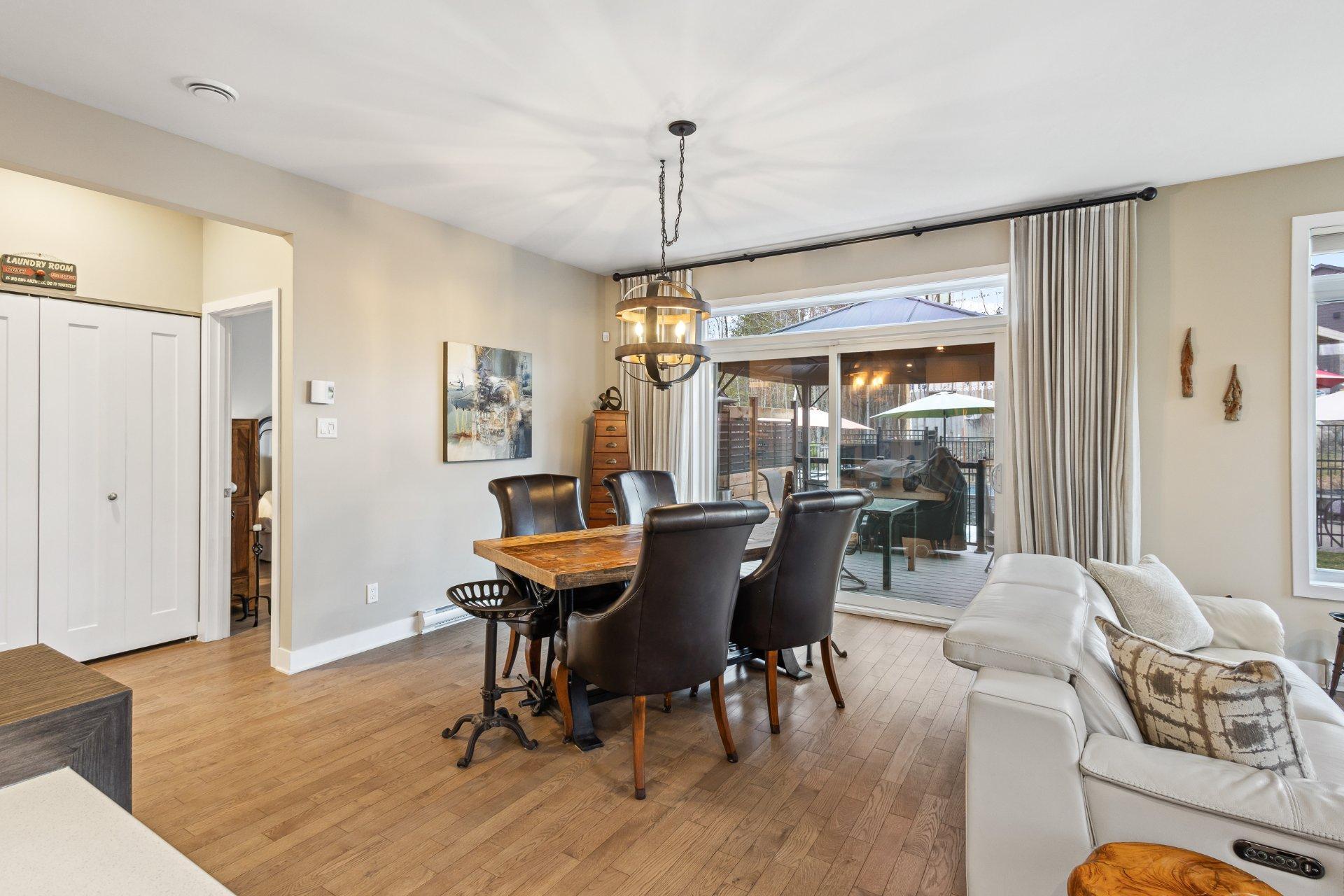 









100


Av. de l'Ail-des-Bois

,
Magog,




QC
J1X0X6

