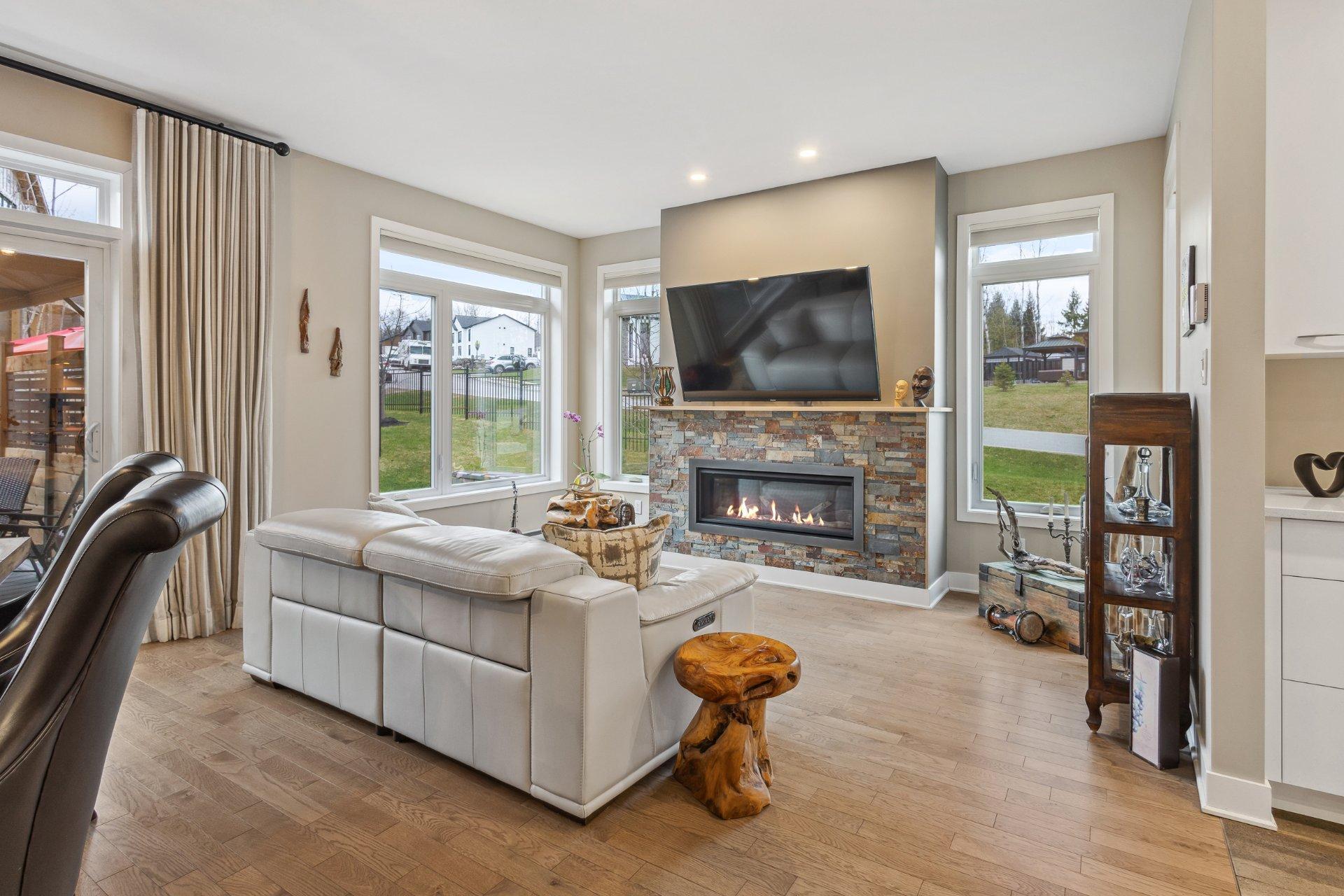 









100


Av. de l'Ail-des-Bois

,
Magog,




QC
J1X0X6


