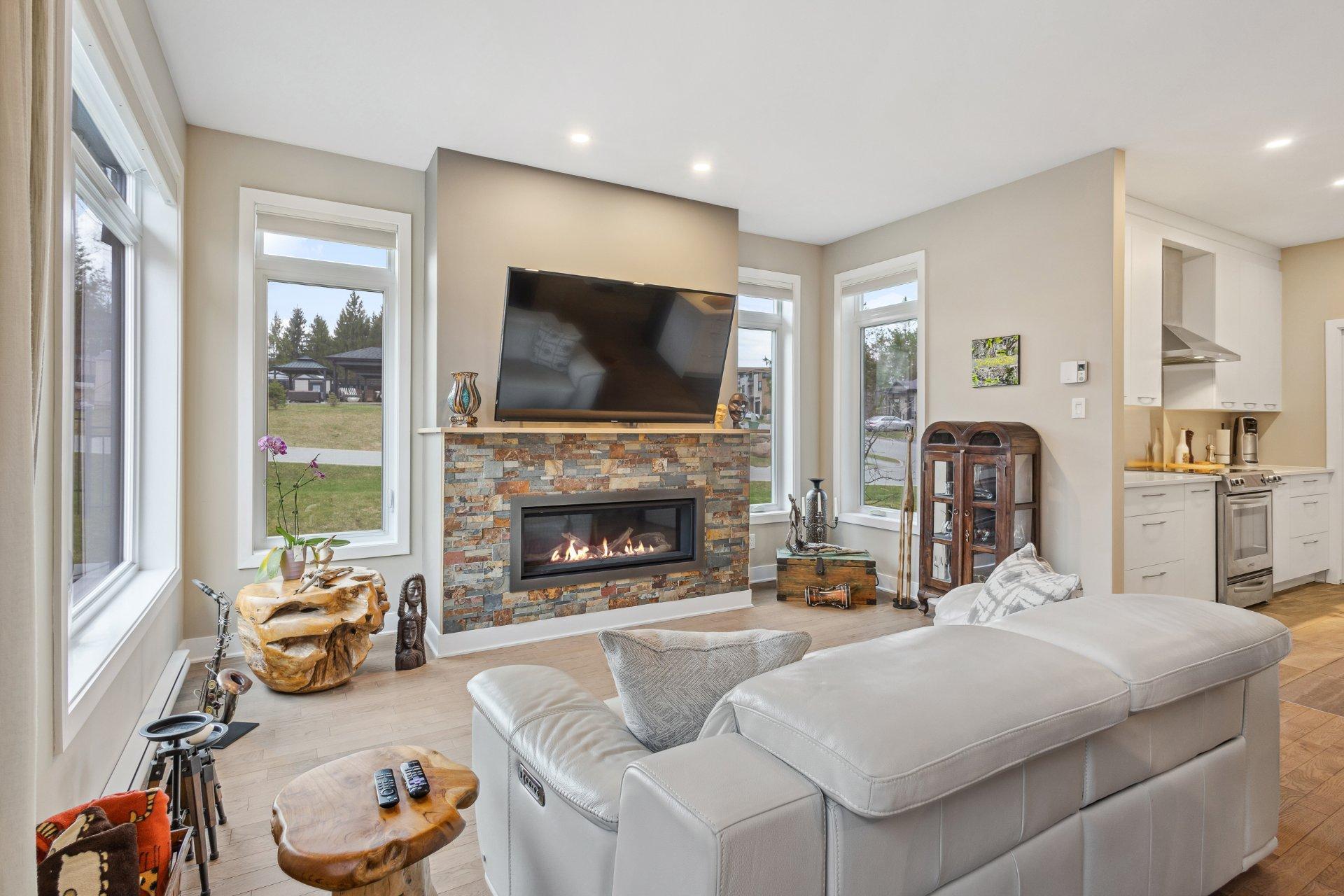 









100


Av. de l'Ail-des-Bois

,
Magog,




QC
J1X0X6

