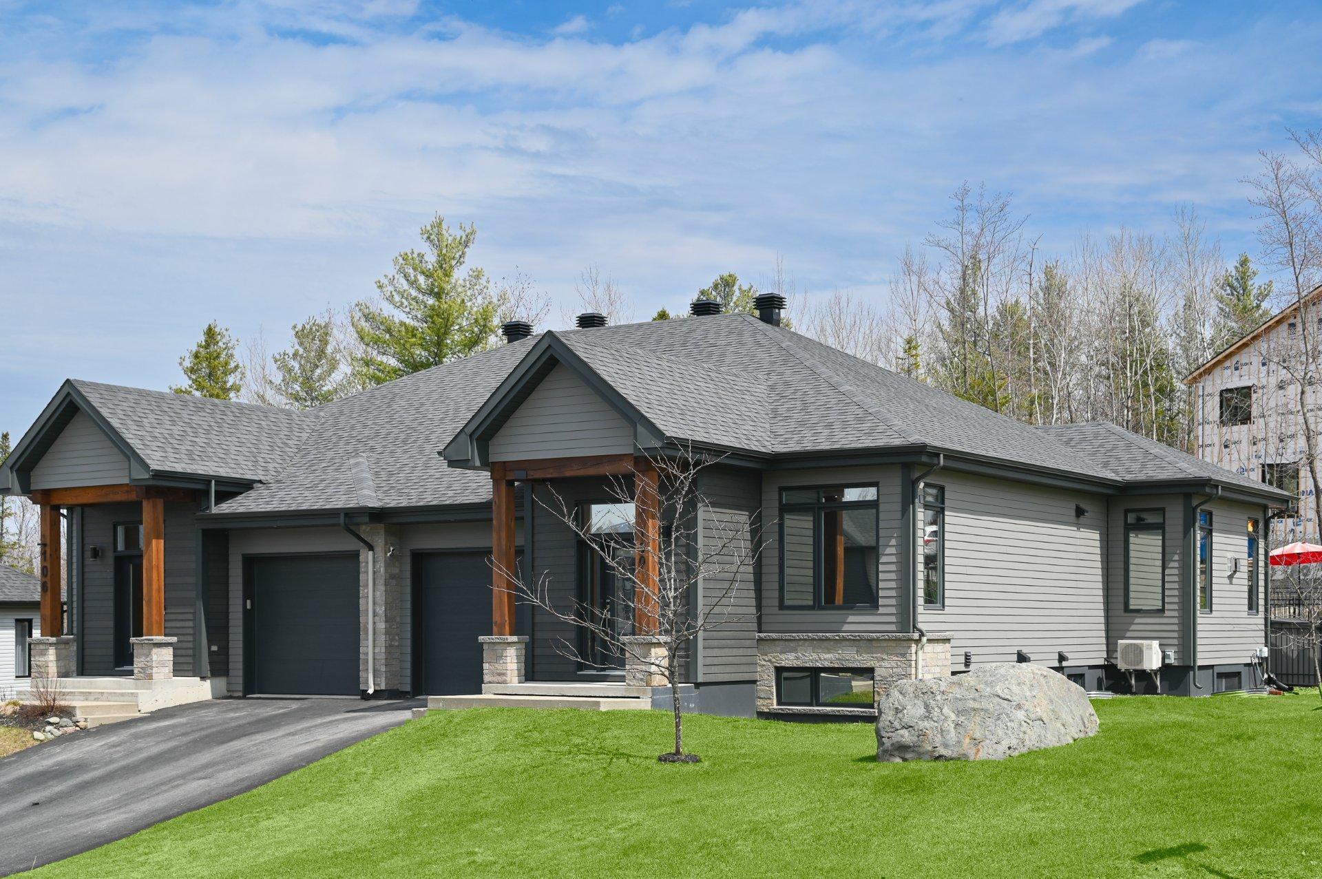 









100


Av. de l'Ail-des-Bois

,
Magog,




QC
J1X0X6

