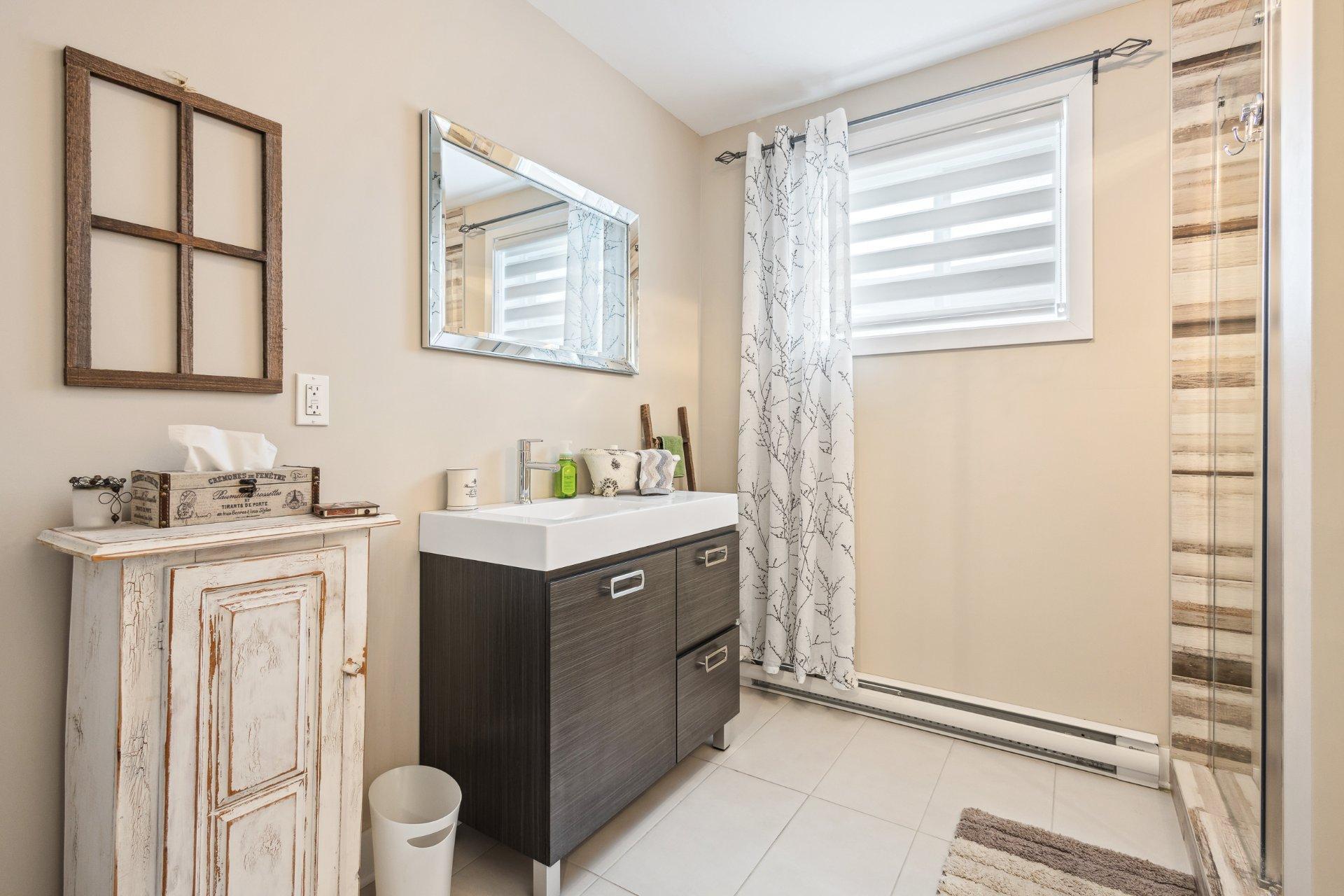 









100


Av. de l'Ail-des-Bois

,
Magog,




QC
J1X0X6

