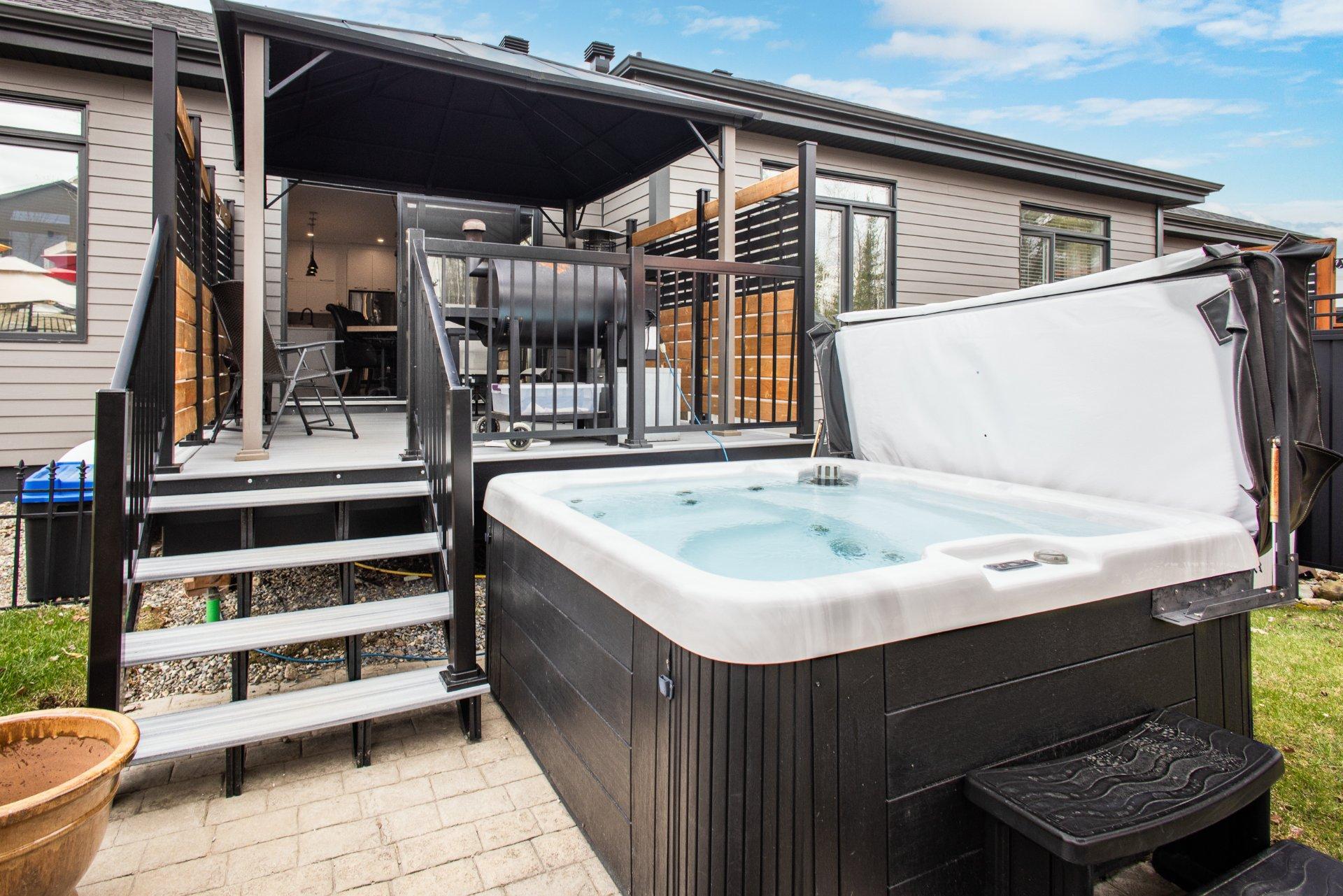 









100


Av. de l'Ail-des-Bois

,
Magog,




QC
J1X0X6

