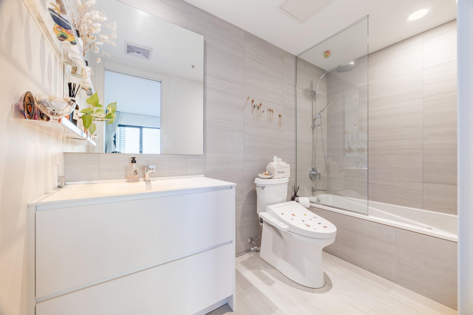 









900


Rue André-Prévost

, 503,
Montréal (Verdun/Île-des-Soeurs),




QC
H3E0E6

