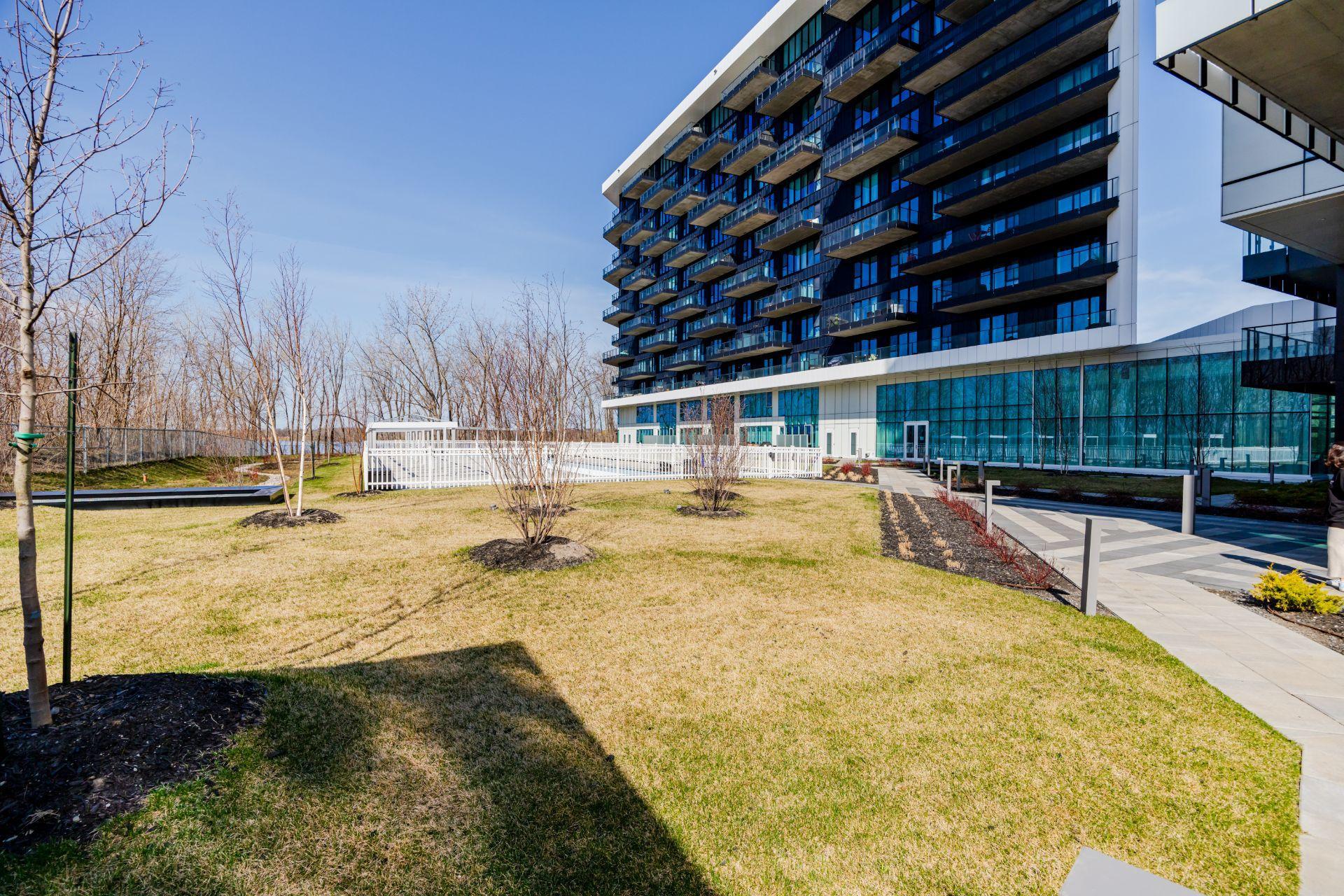 









900


Rue André-Prévost

, 503,
Montréal (Verdun/Île-des-Soeurs),




QC
H3E0E6

