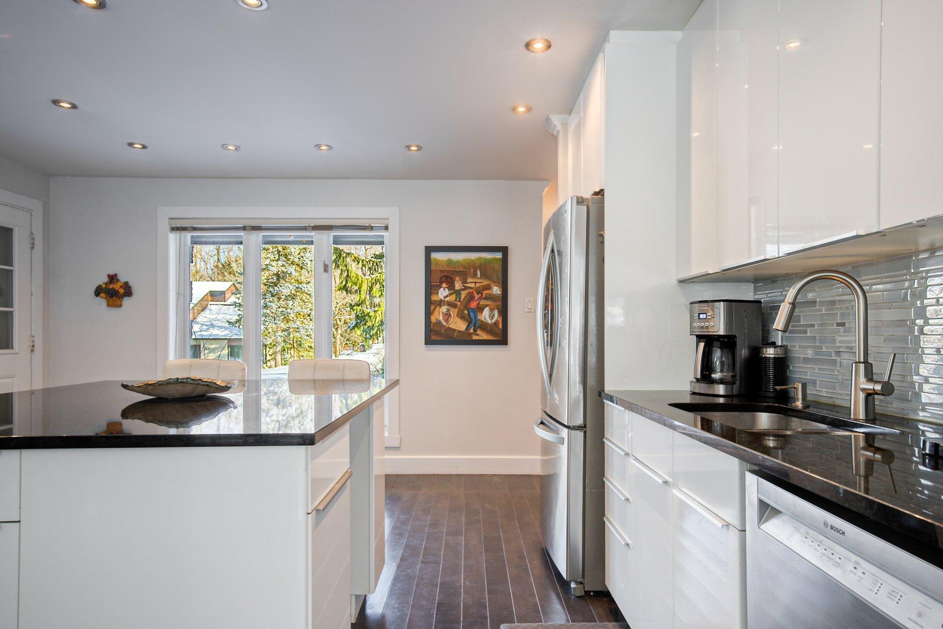 









11


Av. du Mont-St-Bruno

,
Sainte-Julie,




QC
J3E2Z8

