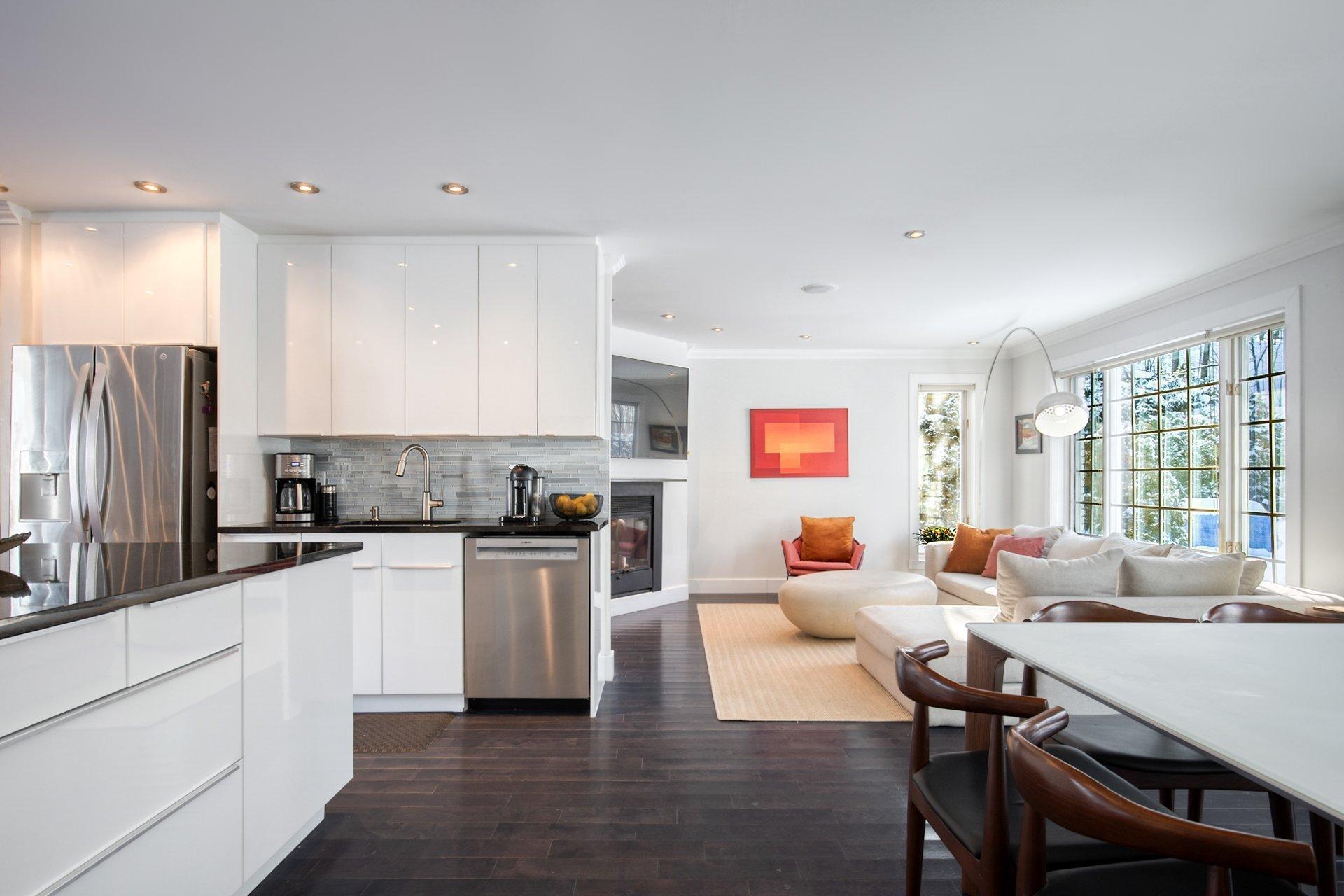









11


Av. du Mont-St-Bruno

,
Sainte-Julie,




QC
J3E2Z8

