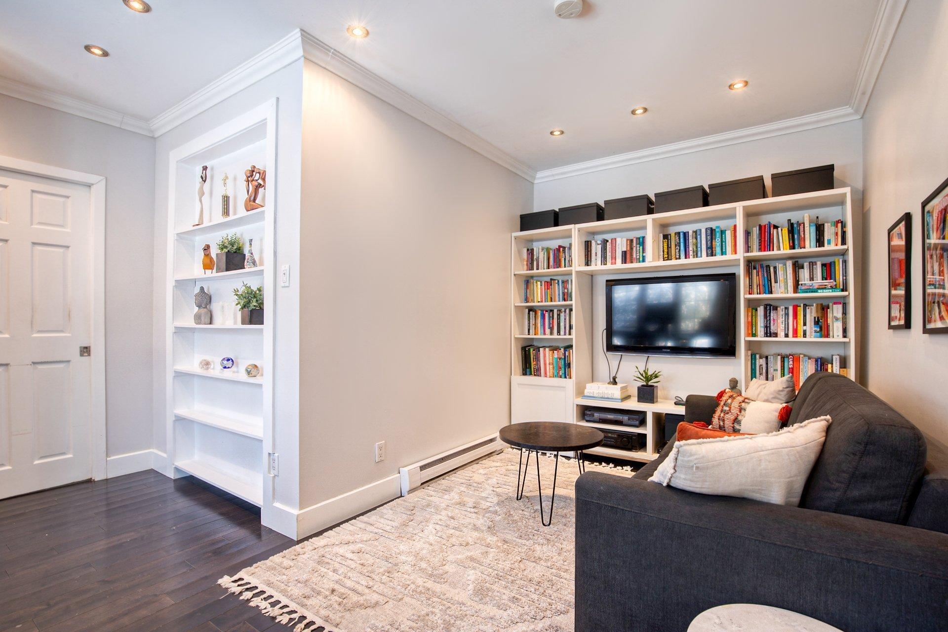 









11


Av. du Mont-St-Bruno

,
Sainte-Julie,




QC
J3E2Z8

