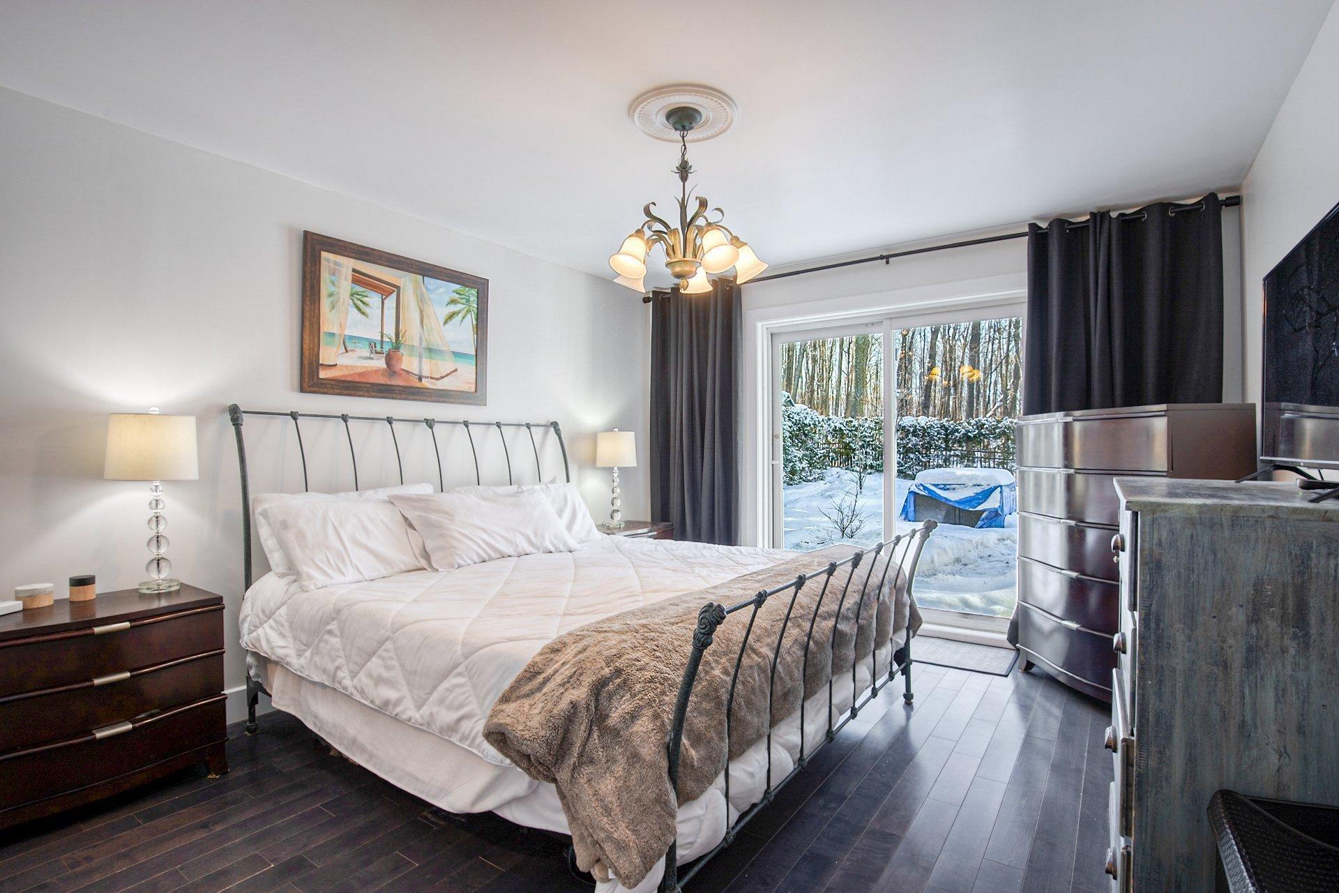 









11


Av. du Mont-St-Bruno

,
Sainte-Julie,




QC
J3E2Z8

